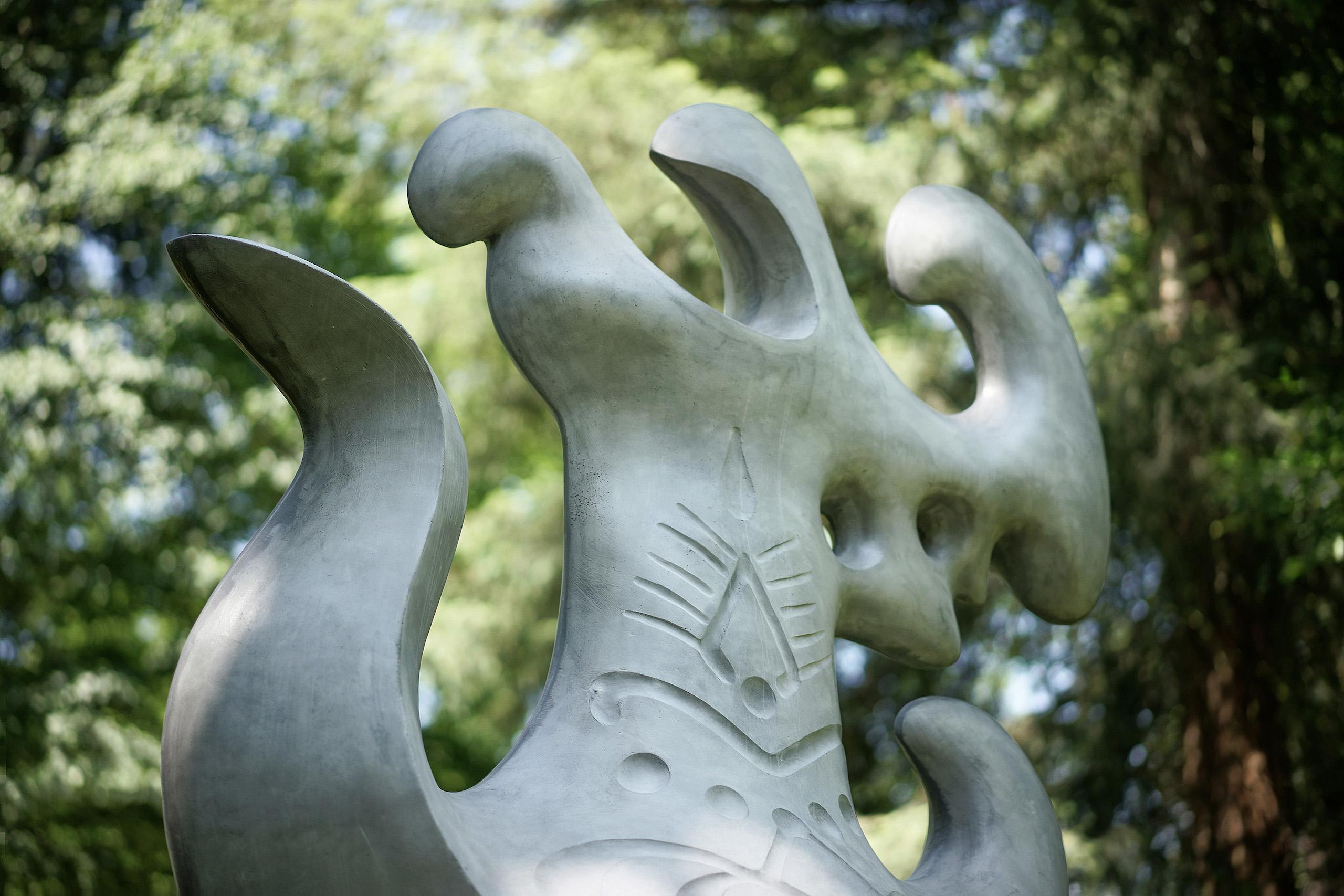 Grey Amphora di Pavlína Kvita-Scultura contemporanea, figura astratta futuristica in vendita 4