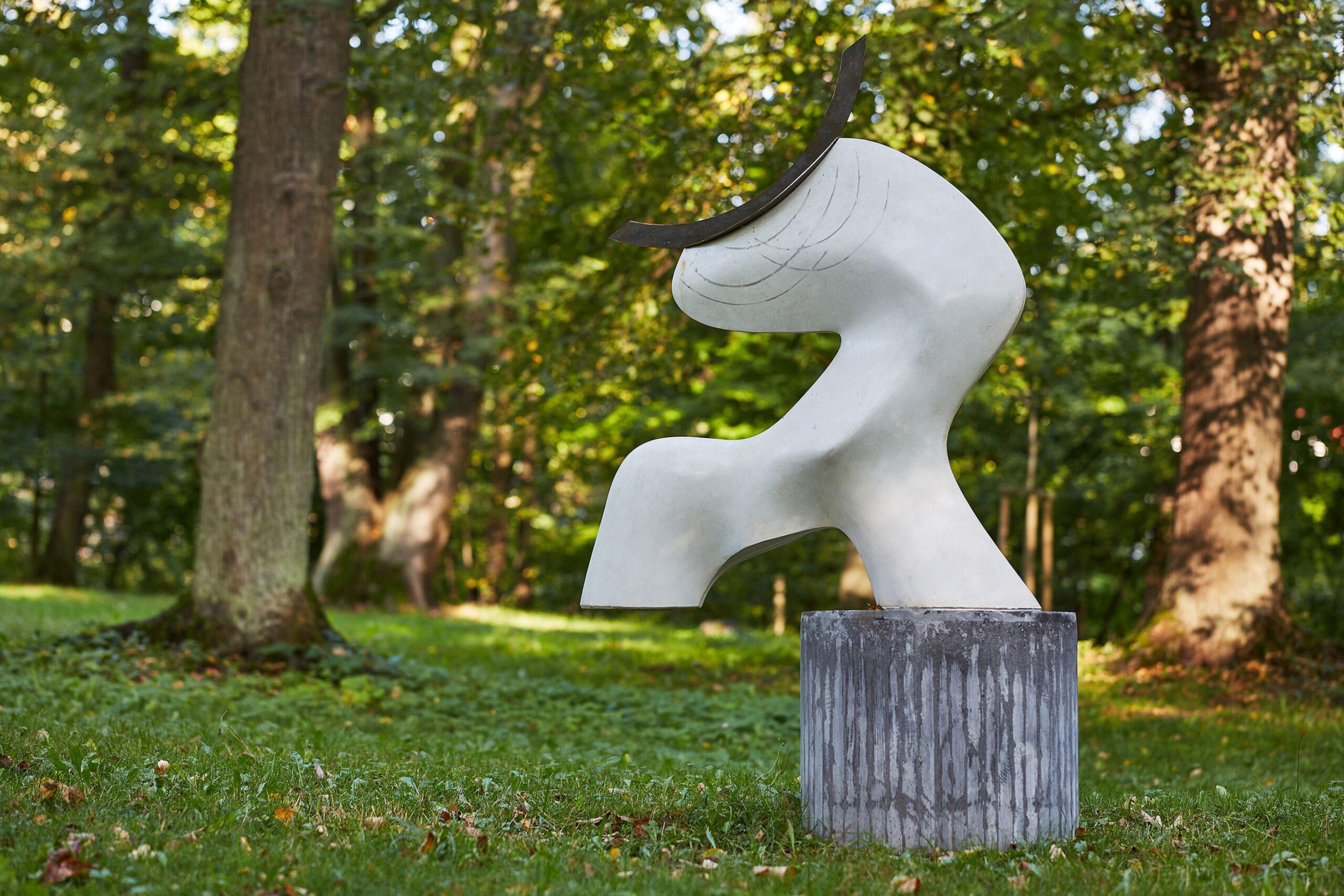Halfmoon by Pavlína Kvita - Contemporary sculpture, unique work, black & white For Sale 15