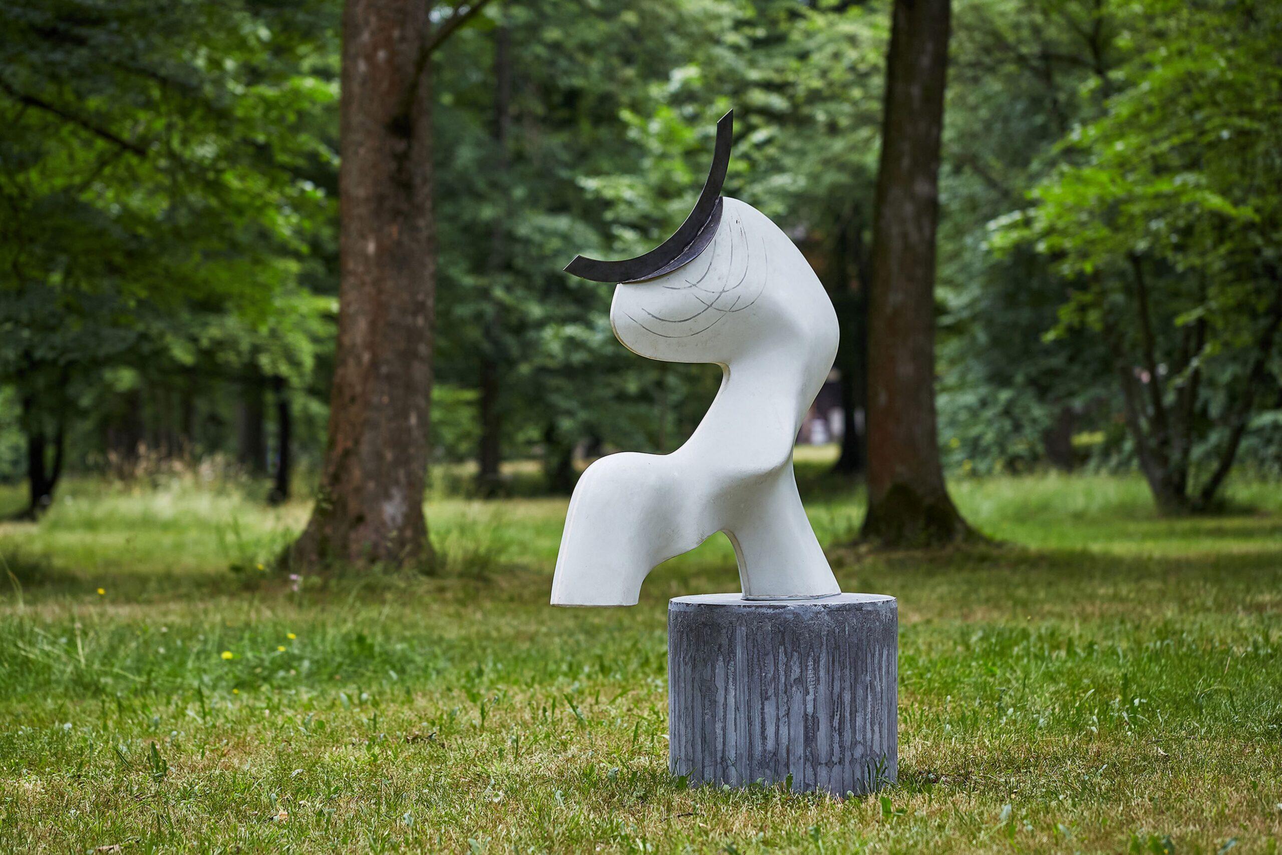 Halfmoon by Pavlína Kvita - Contemporary sculpture, unique work, black & white For Sale 16