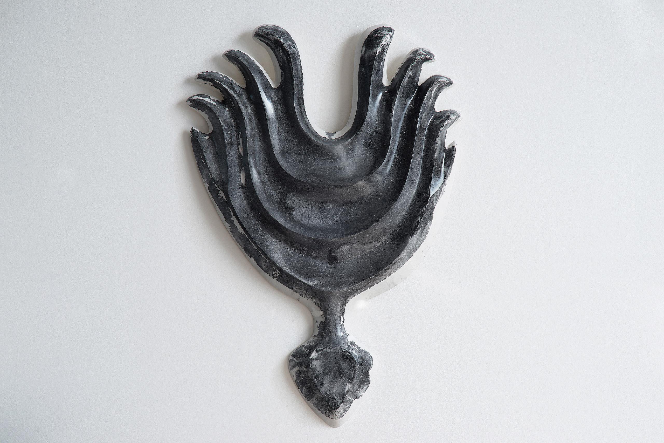 Mask III (#2) di Pavlína Kvita - Scultura da parete contemporanea, figura futuristica