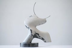 Moon II von Pavlna Kvita - zeitgenössische Skulptur, abstraktes, einzigartiges Werk
