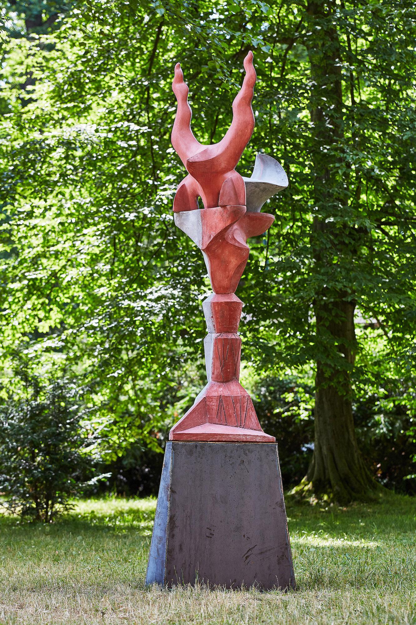 Pilar Fantasma de Pavlína Kvita - Escultura contemporánea, única, exterior, roja