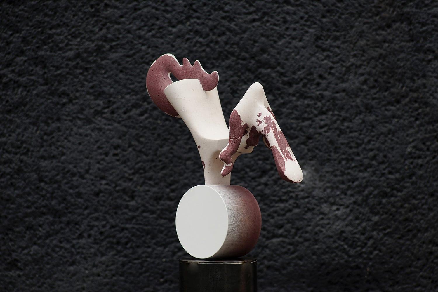 Rhyton de Pavlína Kvita - Sculpture contemporaine, œuvre unique, mystérieuse, rouge en vente 3