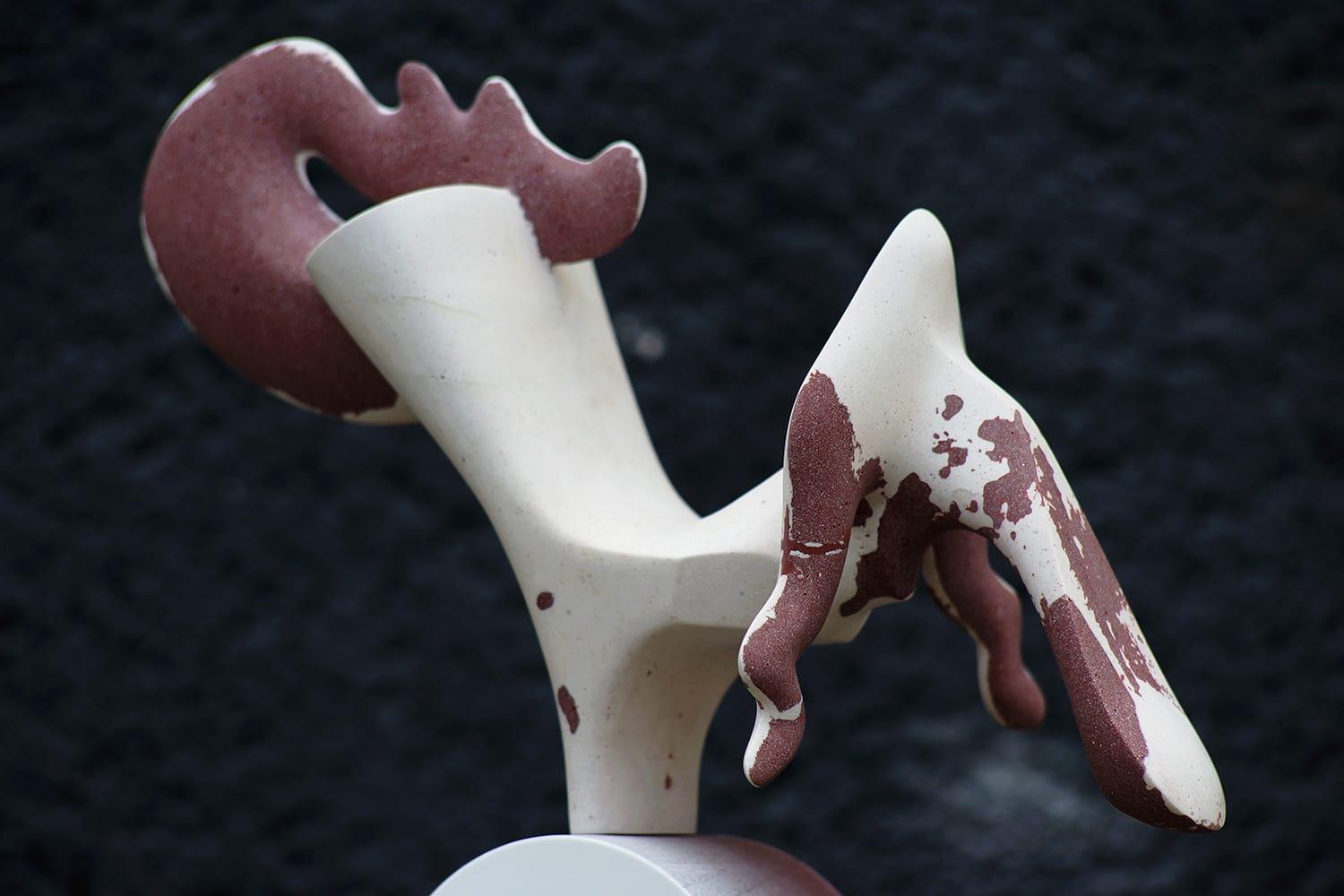 Rhyton de Pavlína Kvita - Sculpture contemporaine, œuvre unique, mystérieuse, rouge en vente 4