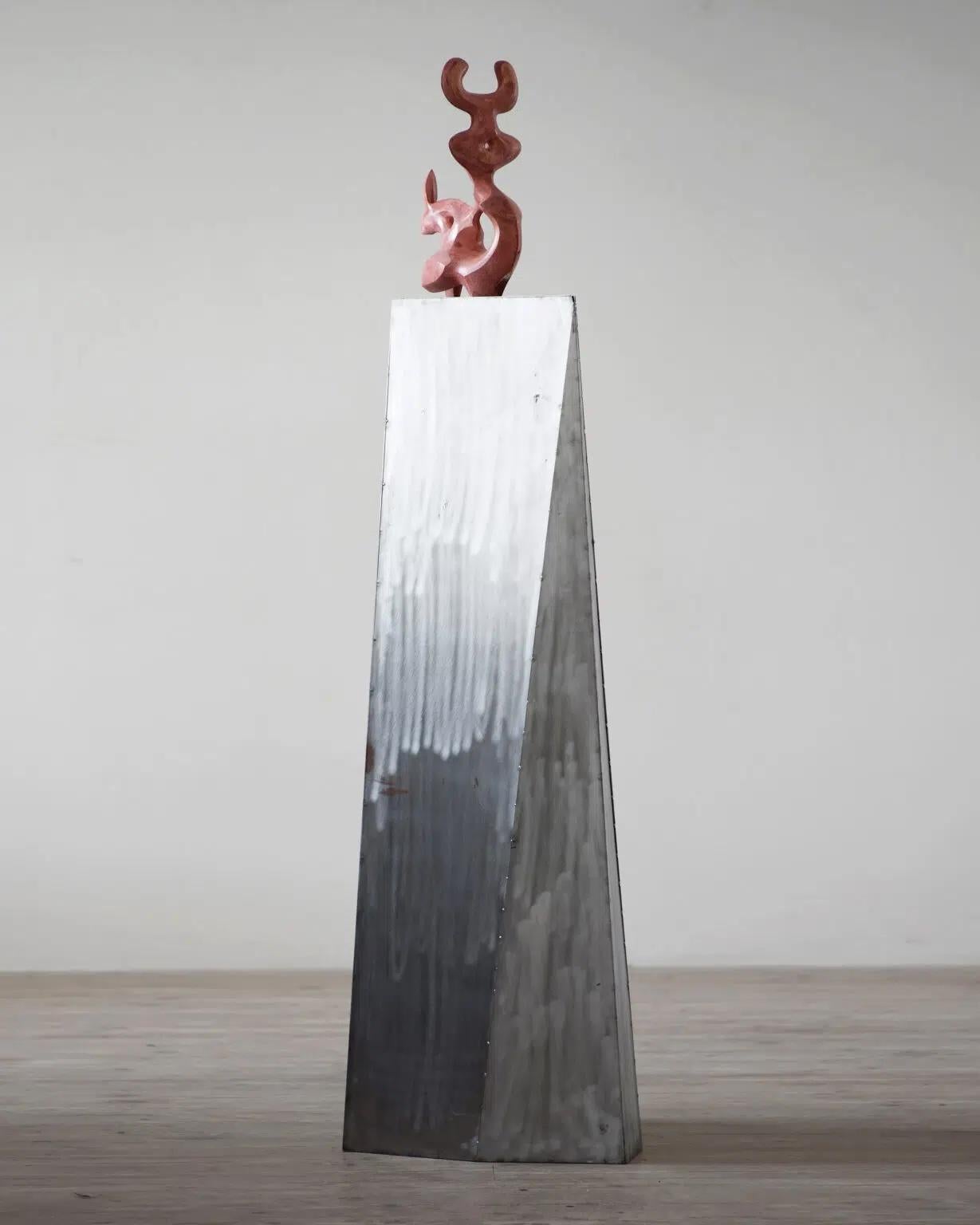 Skelet II von Pavlína Kvita - Zeitgenössische Skulptur, großformatig, rot im Angebot 4