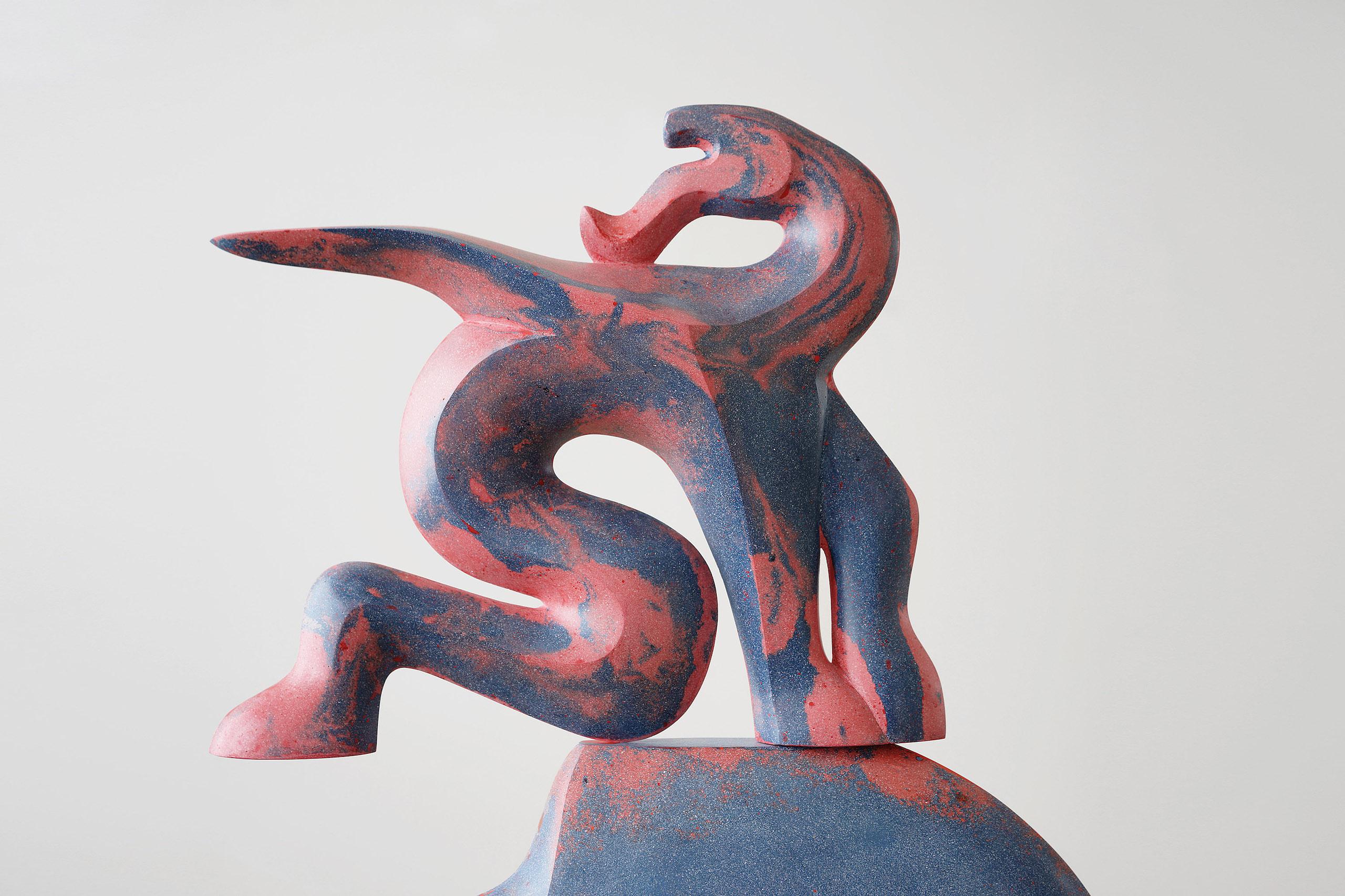 Drago dormiente di Pavlína Kvita - Scultura contemporanea, rossa, blu, astratta in vendita 1