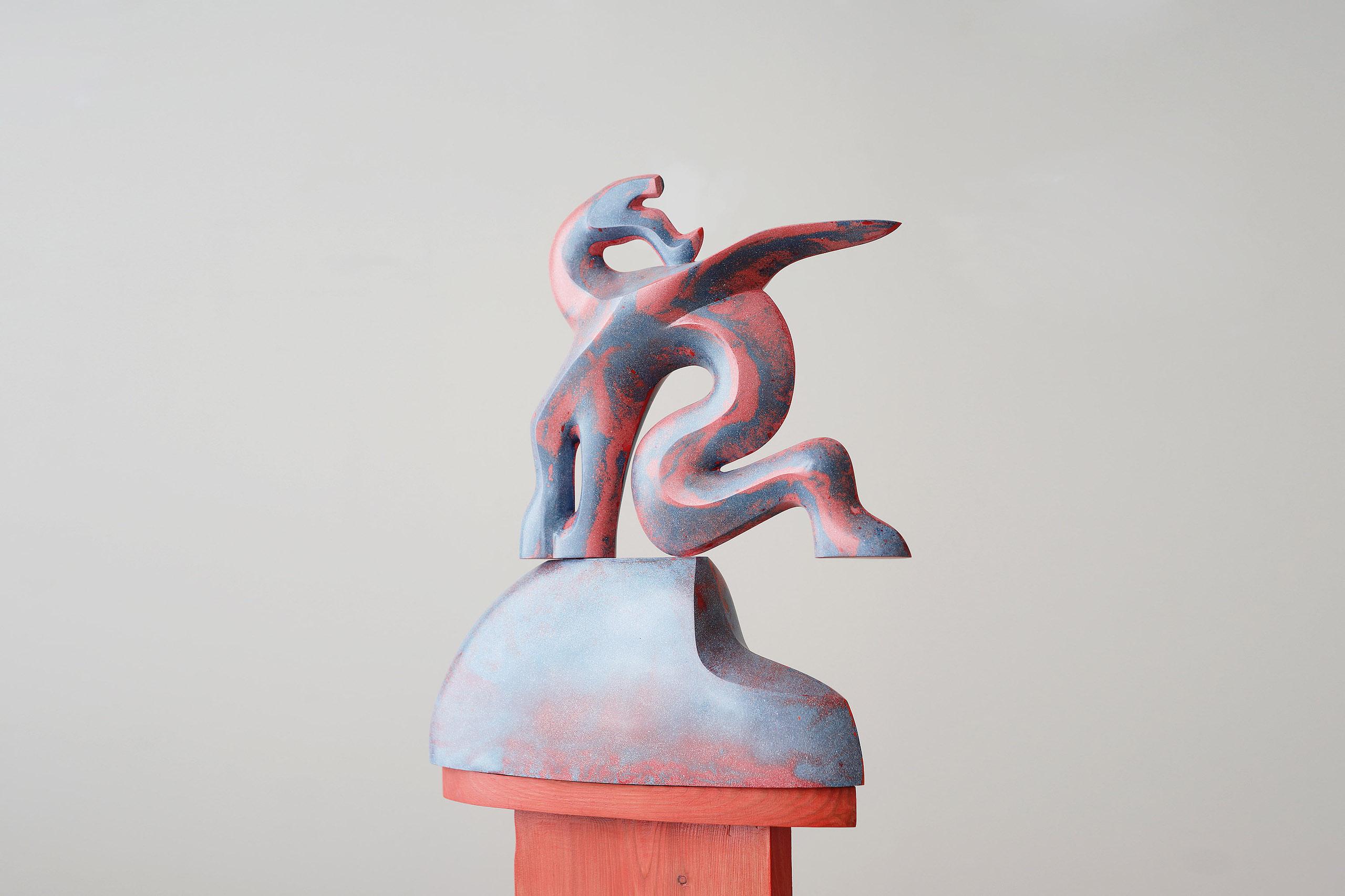 Drago dormiente di Pavlína Kvita - Scultura contemporanea, rossa, blu, astratta in vendita 5