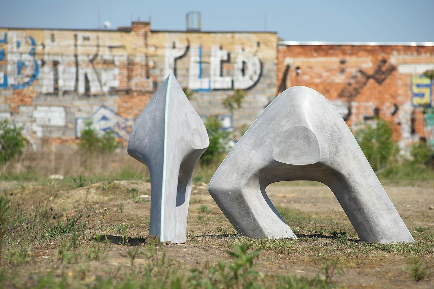 Torso II de Pavlína Kvita - Escultura contemporánea de hormigón, figura futurista en venta 1