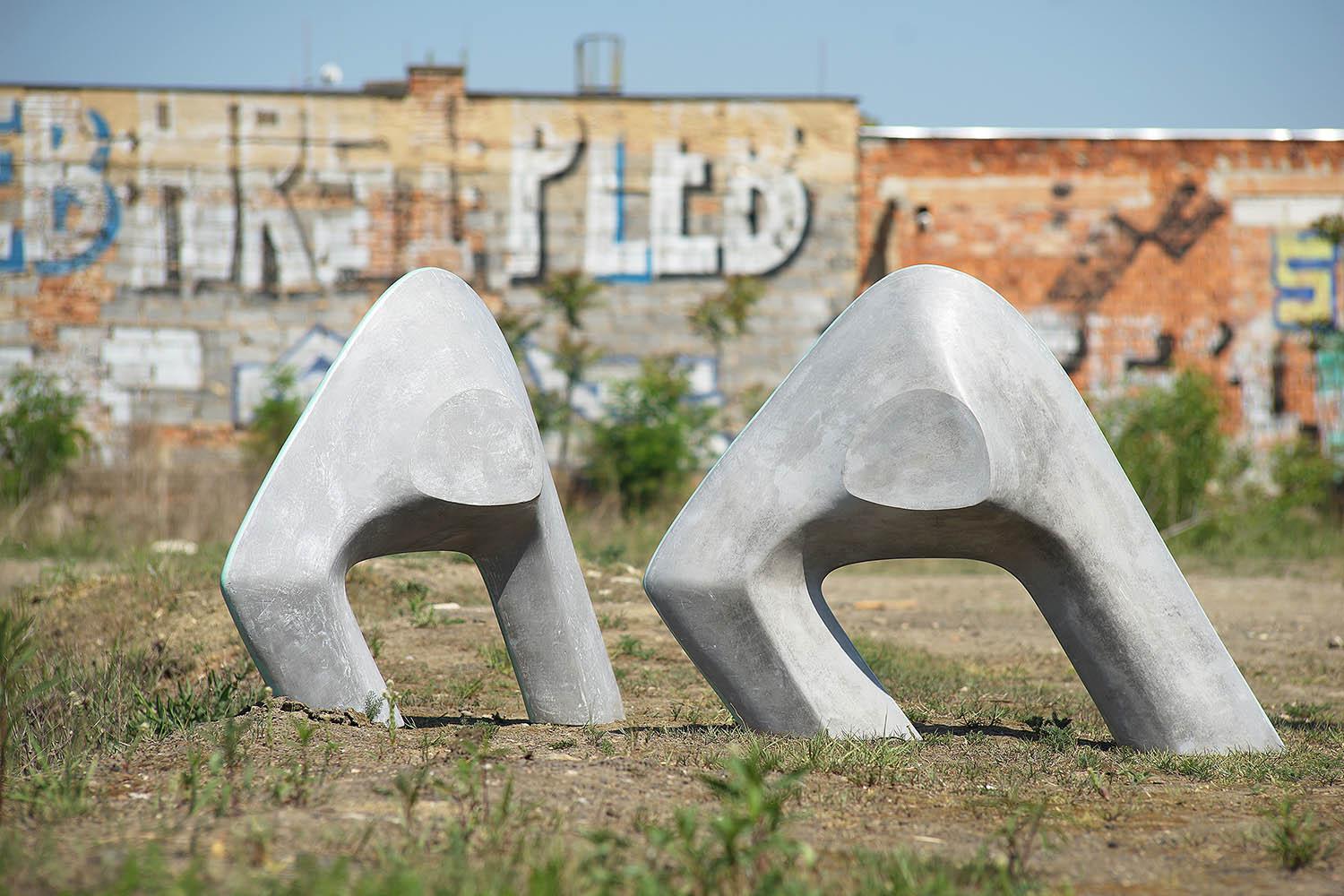 Torso II de Pavlína Kvita - Escultura contemporánea de hormigón, figura futurista en venta 2