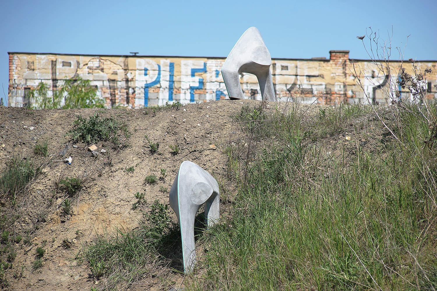 Glass fiber reinforced concrete sculpture, 83 cm × 110 cm × 38 cm. Edition of 2.
The contemporary sculptures by the Czech artist Pavlína Kvita, evoking human or animal figures, give shape to the images from her inner universe and the poetic way she