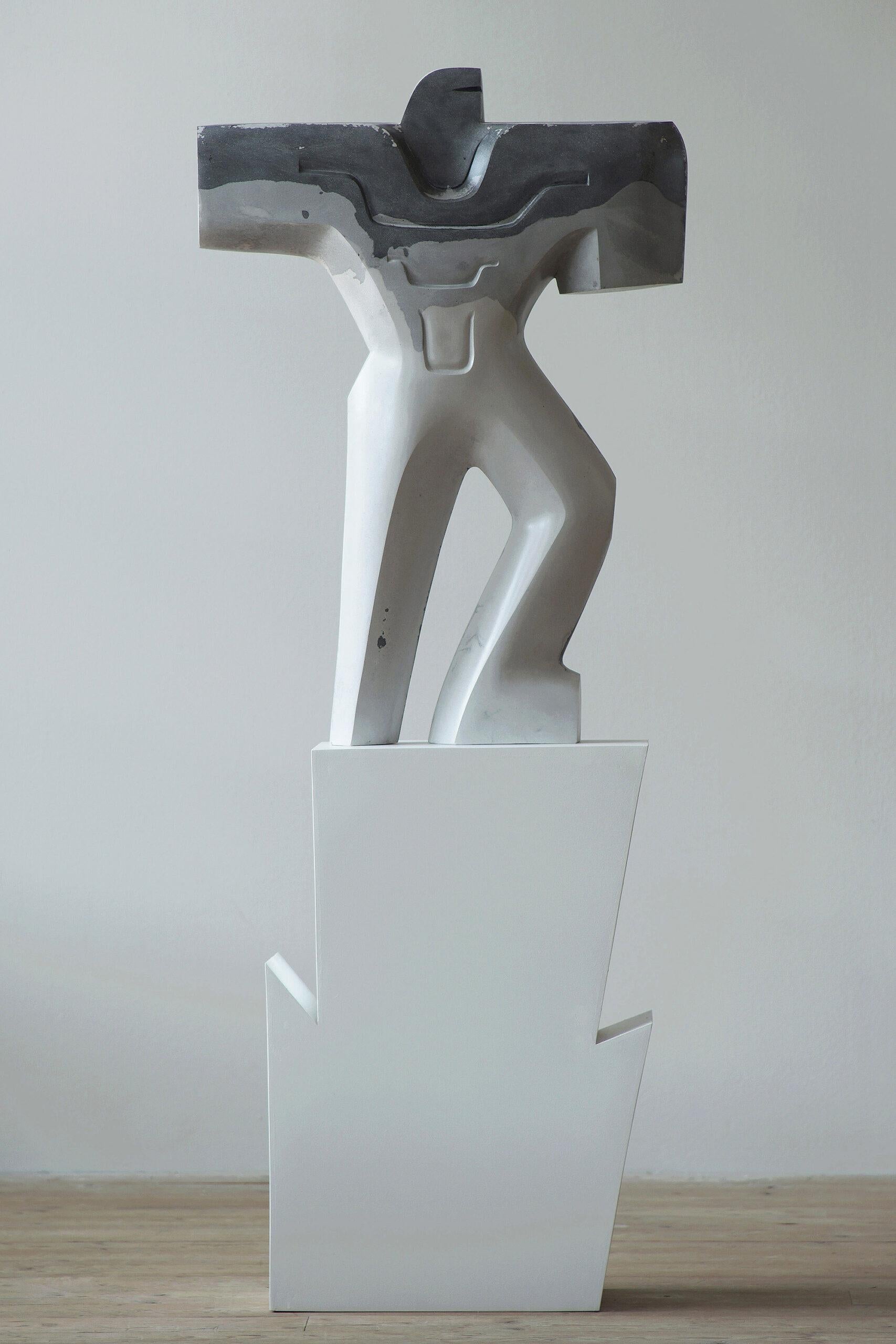 Guerrier en armure de Pavlína Kvita - Sculpture contemporaine, figure futuriste en vente 5