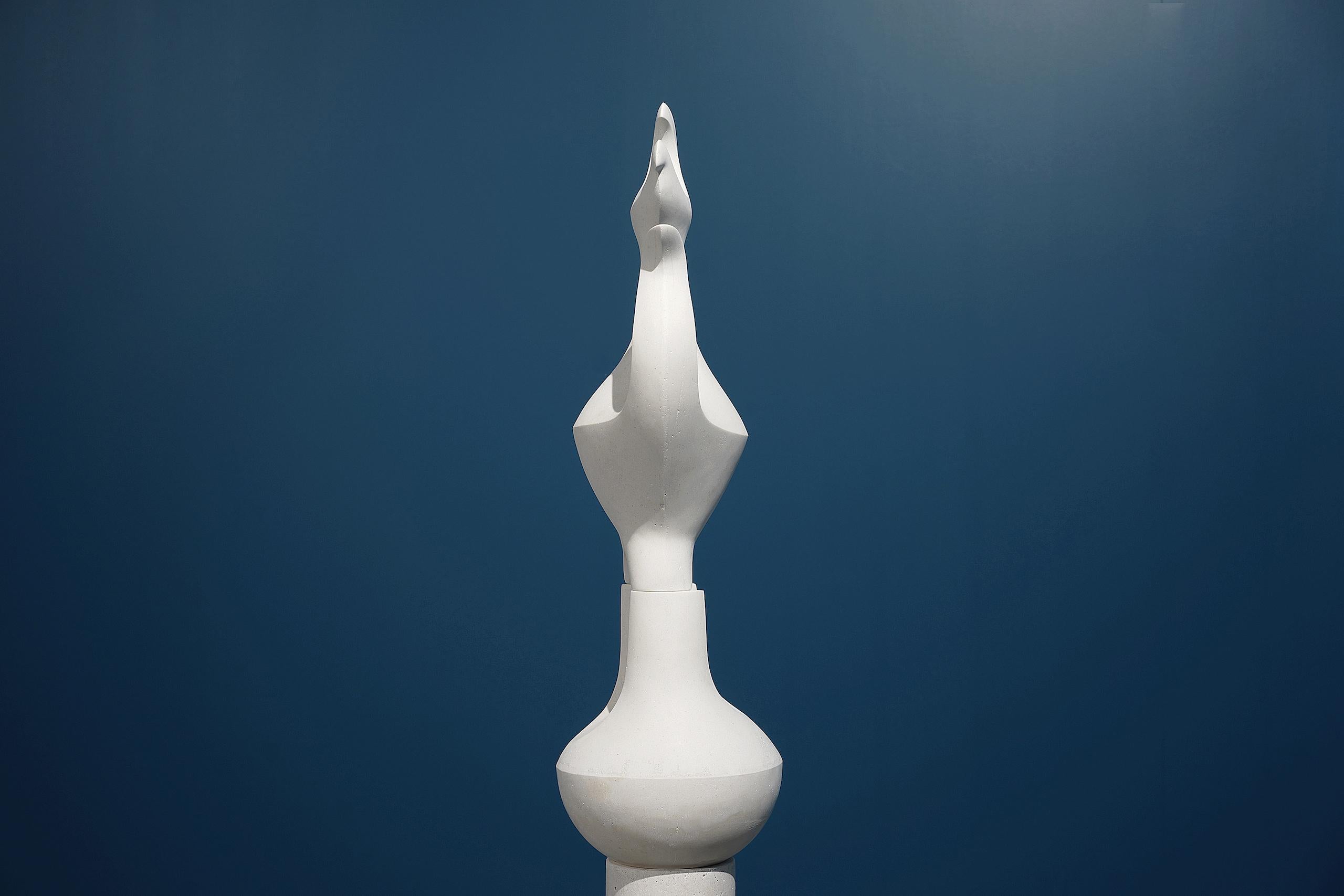 Weiße Amphora von Pavlína Kvita - Zeitgenössische Skulptur, einzigartiges Werk im Angebot 2