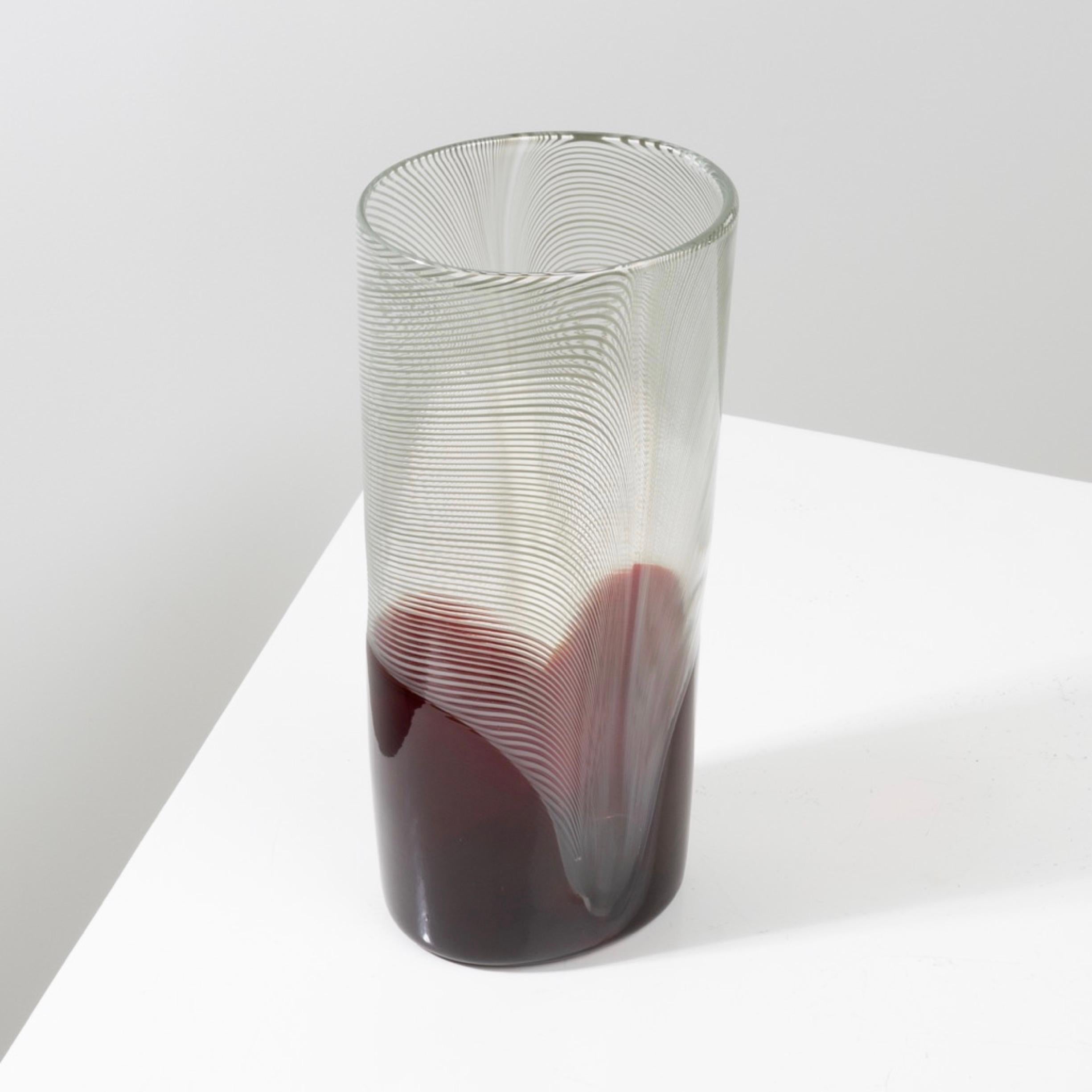 Pavoni by Tapio Wirkkala – High blown Murano glass vase For Sale 3
