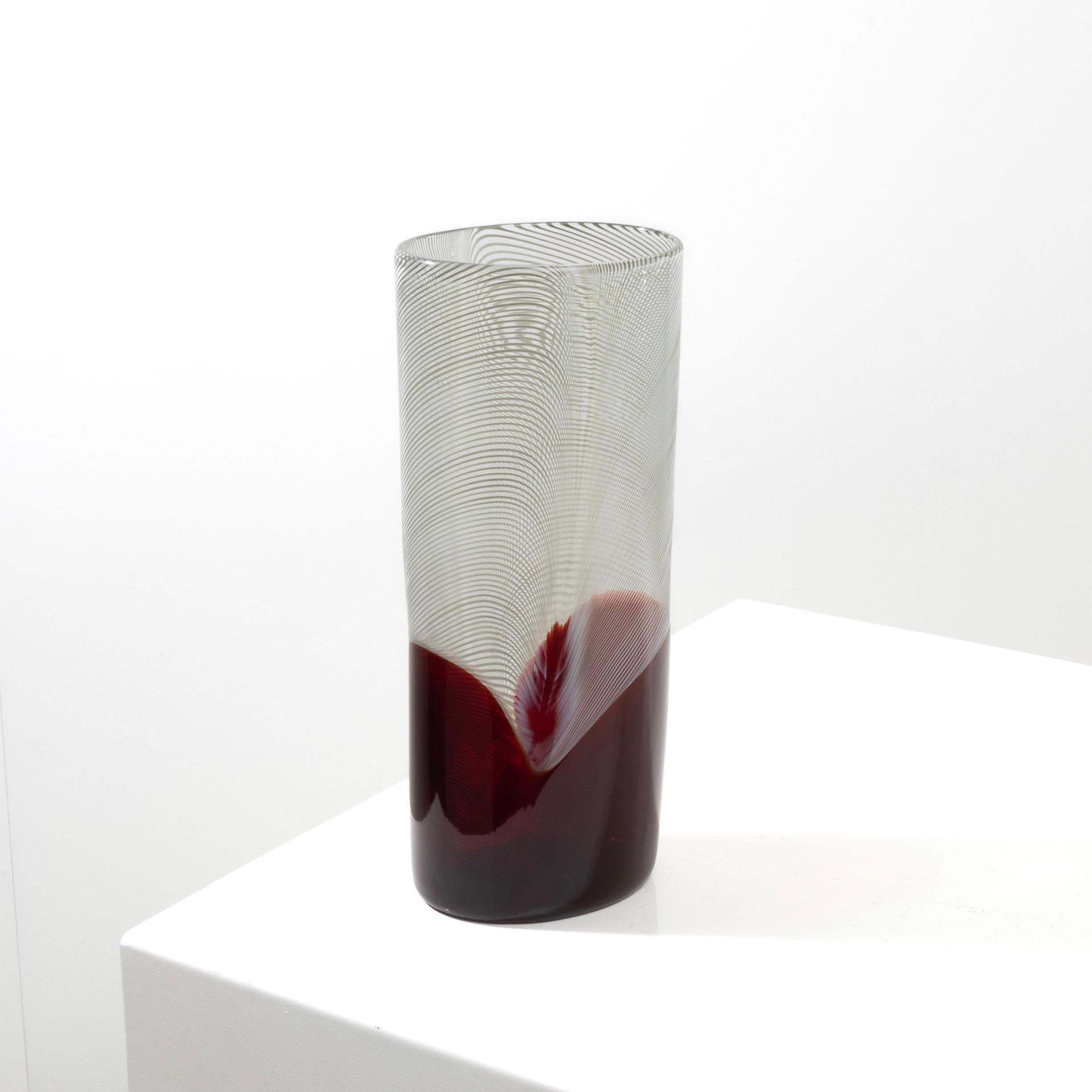 Pavoni by Tapio Wirkkala – High blown Murano glass vase In Good Condition For Sale In Brussels, BE