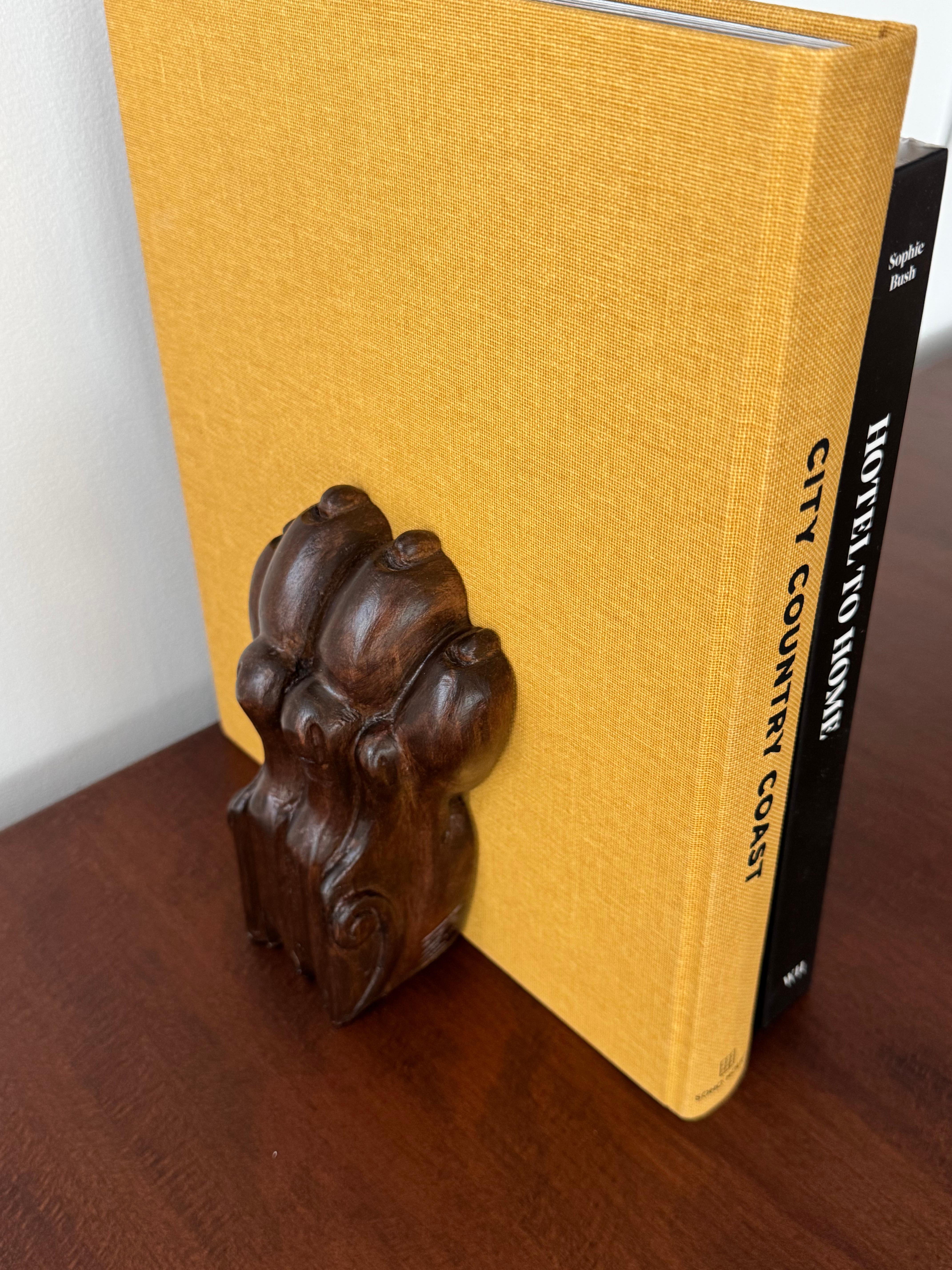 PAW I Moderner Buchhalter I Buchhalter aus Nussbaumholz Löwentatze im Angebot 11