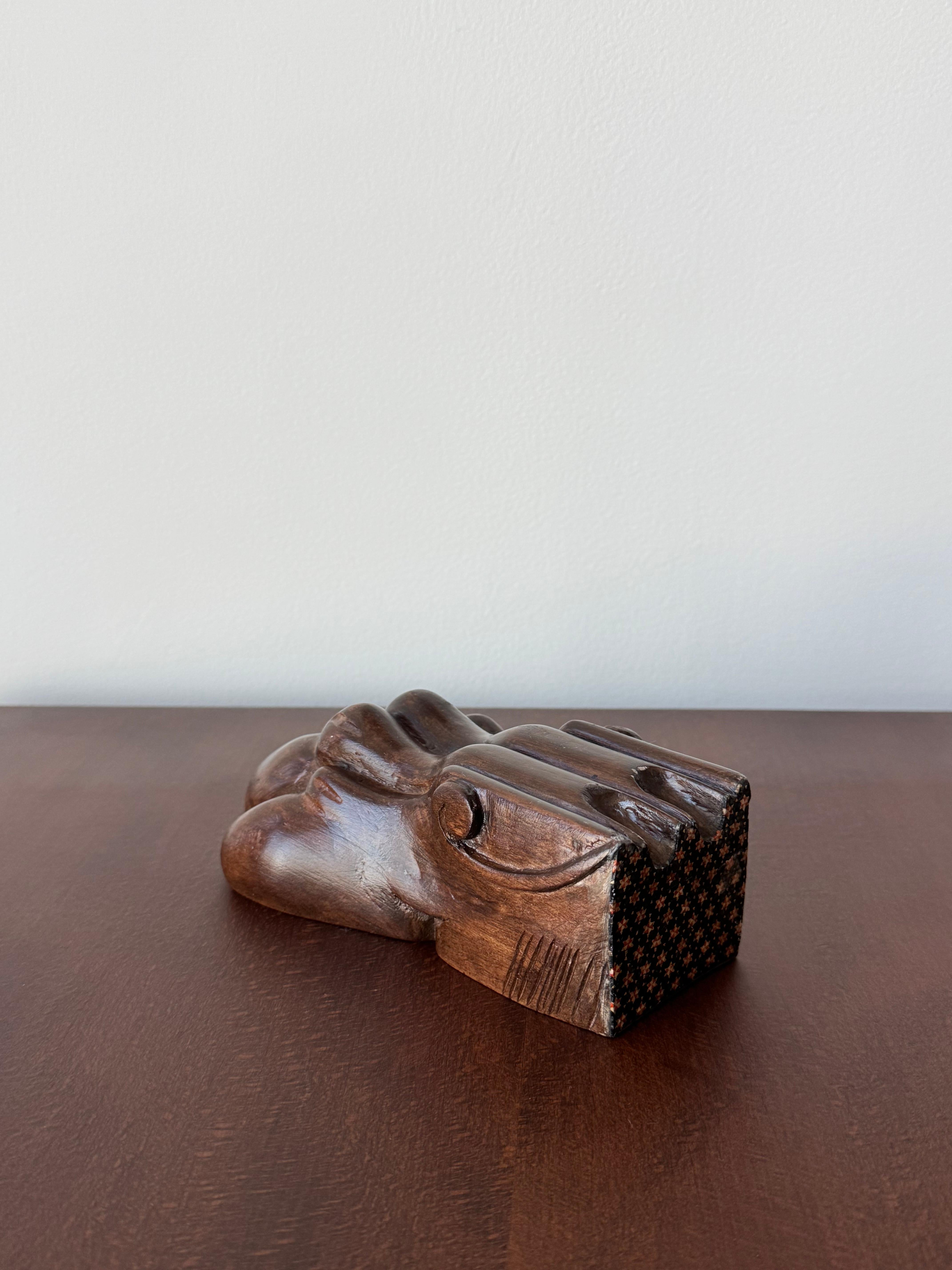 PAW I Moderner Buchhalter I Buchhalter aus Nussbaumholz Löwentatze im Angebot 1