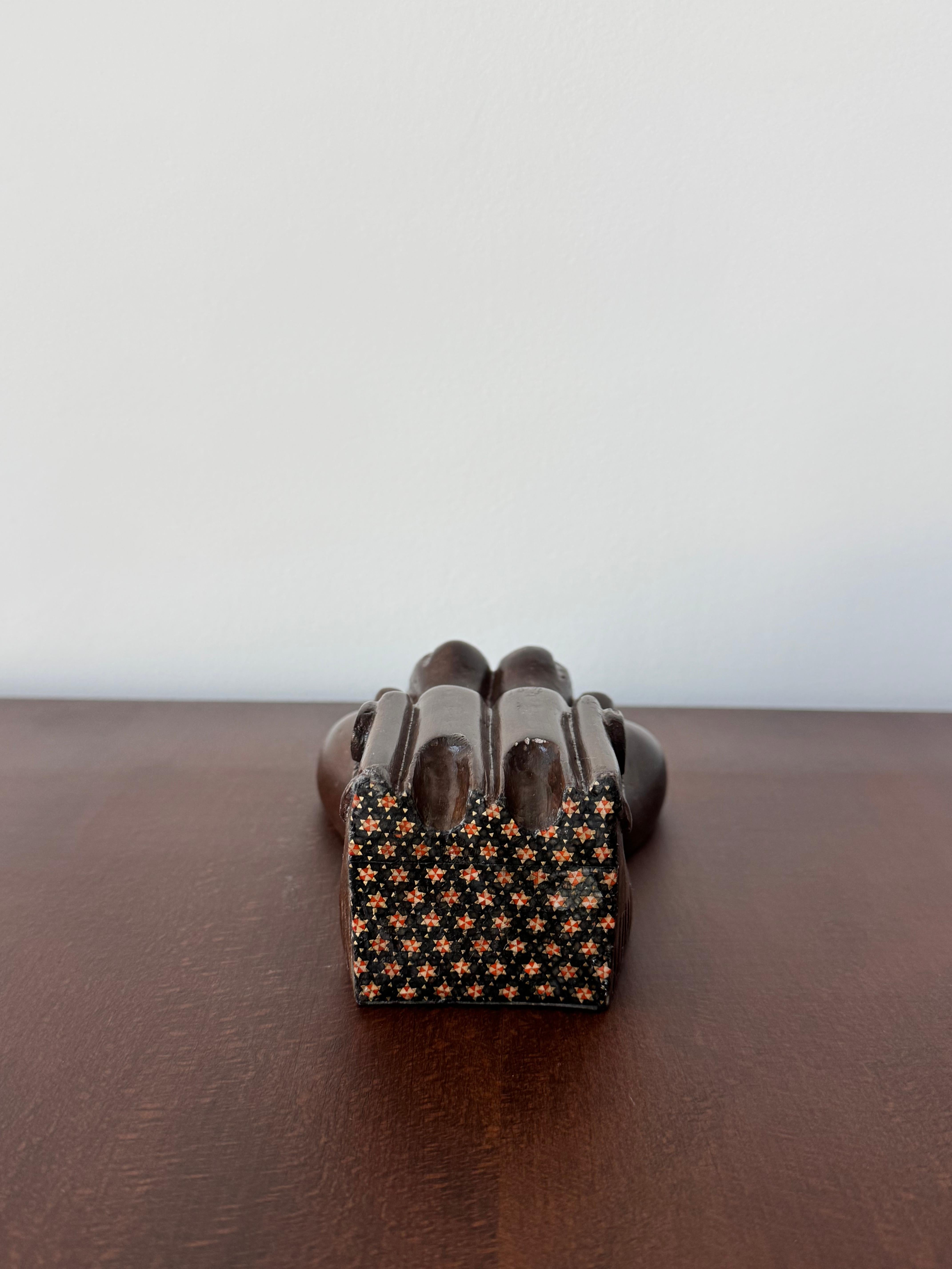 PAW I Moderner Buchhalter I Buchhalter aus Nussbaumholz Löwentatze im Angebot 2