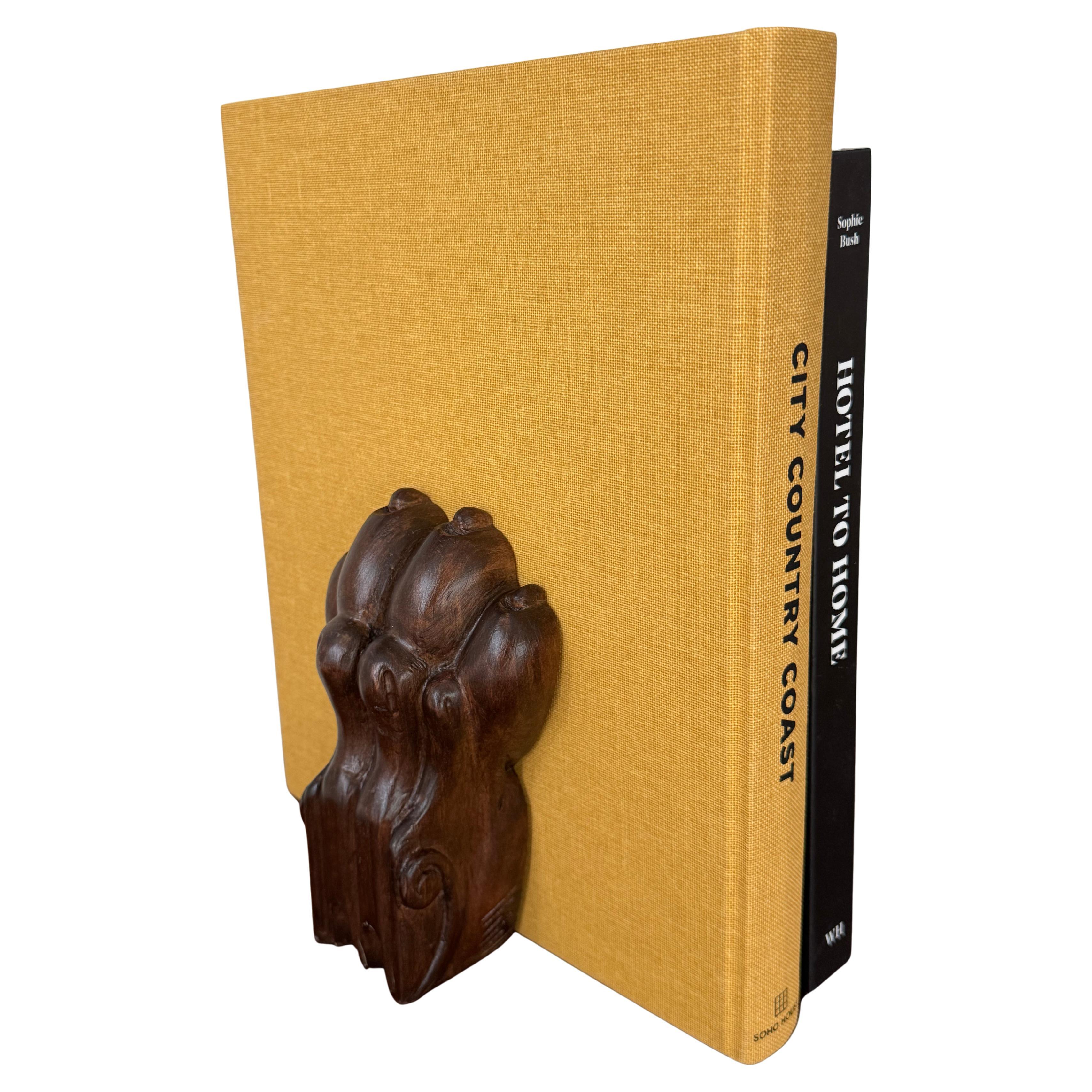 PAW I Moderner Buchhalter I Buchhalter aus Nussbaumholz Löwentatze im Angebot