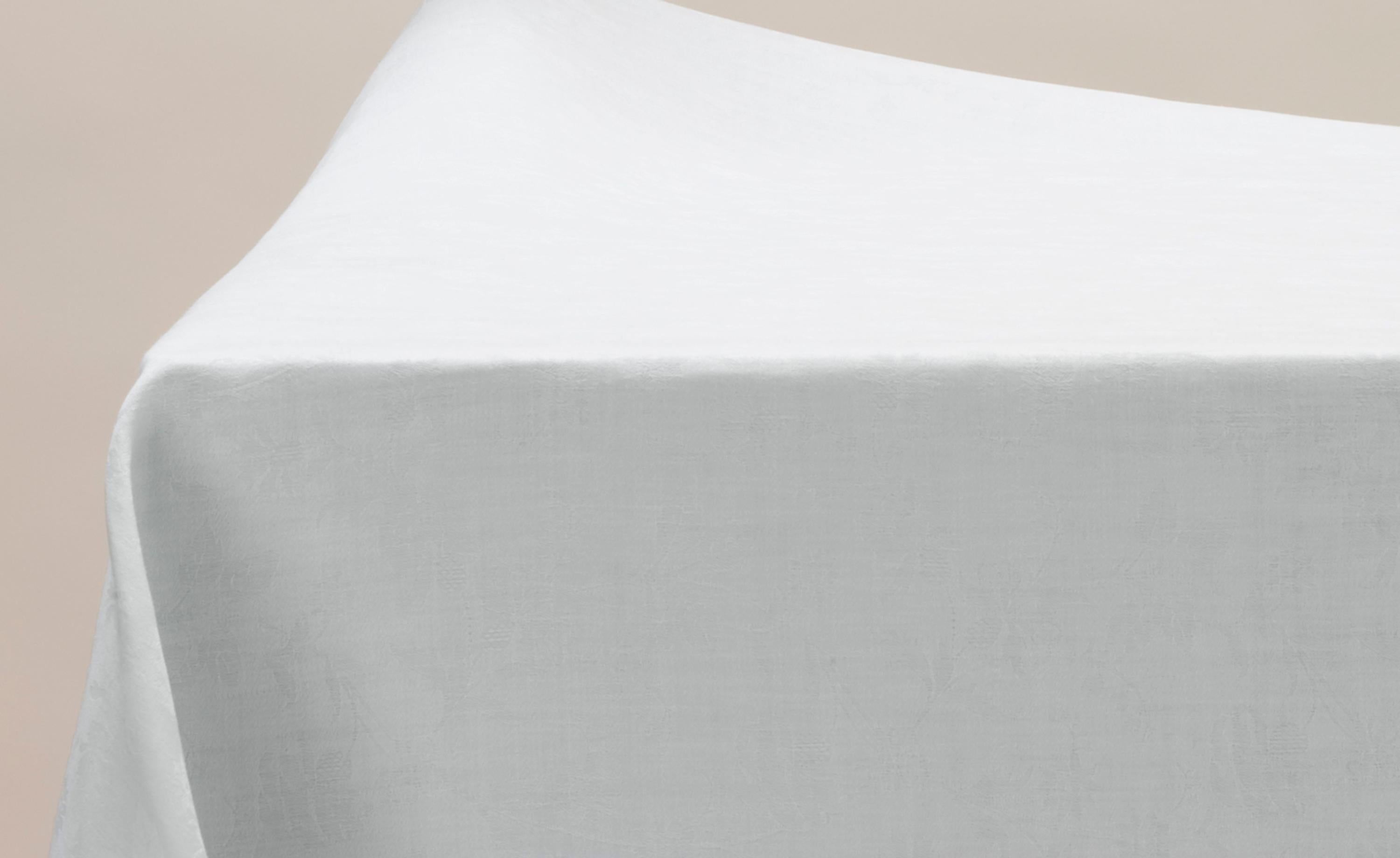 Sin título (#10-5) de Pawel Żak - Fotografía de estudio contemporánea, globo azul en venta 4