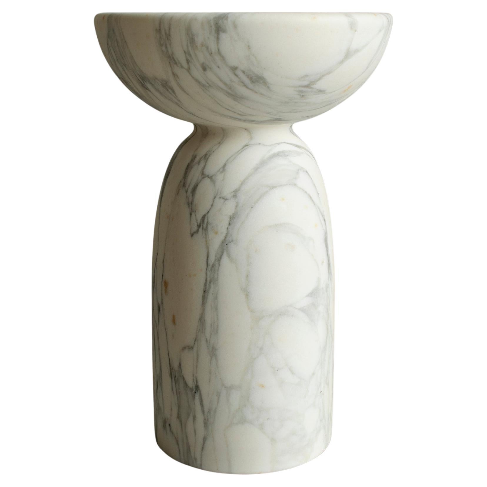 Table d'appoint et tabouret Pawn 2 en marbre Calacatta par Etamorph