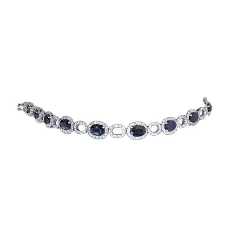 Taille rose Bracelet tennis classique en or blanc et diamants avec 50 % de saphirs bleus pour elle en vente