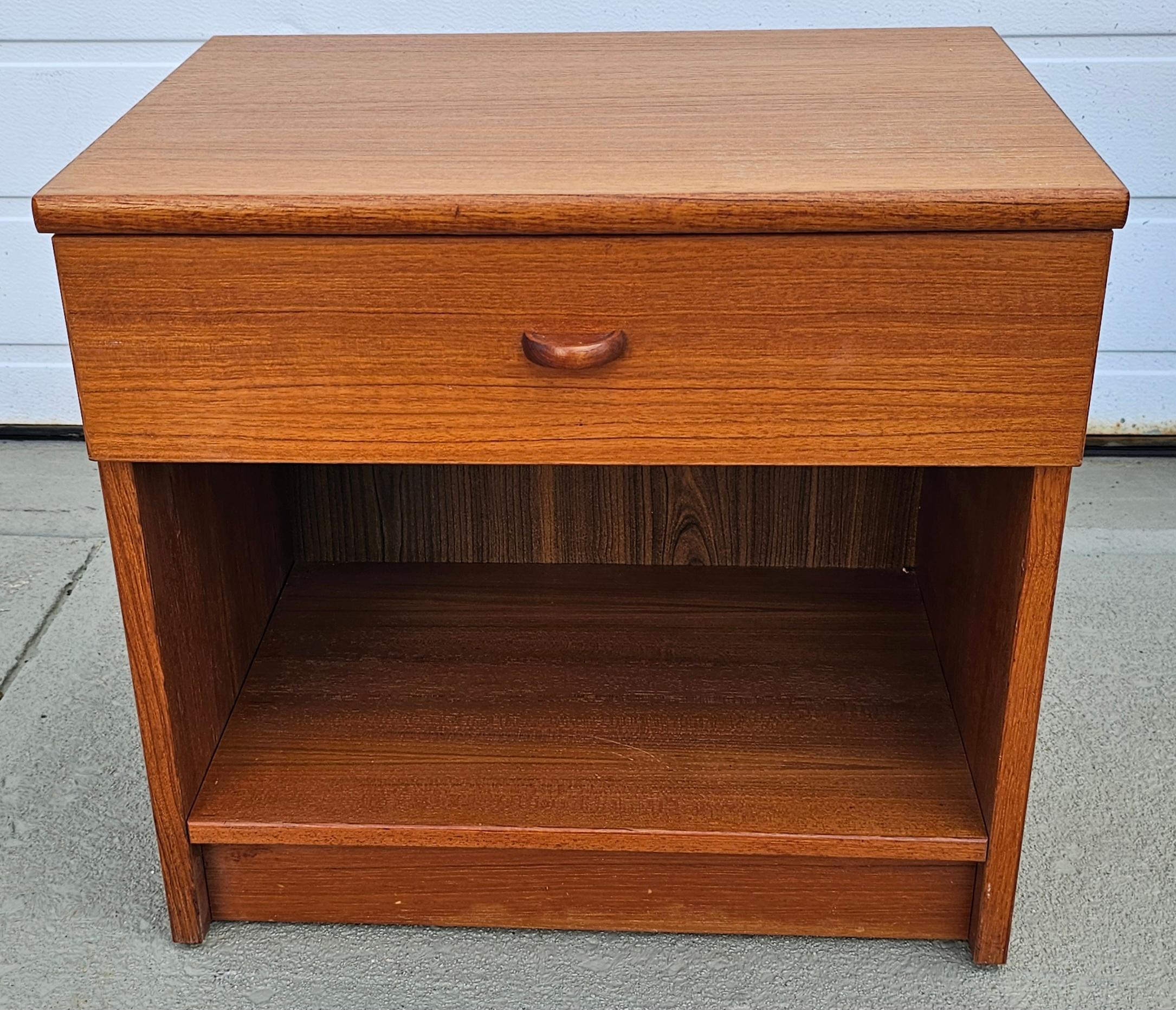 Dänischer Mid-Century-Modern-Nachttisch von PBJ Mobler (Skandinavische Moderne) im Angebot