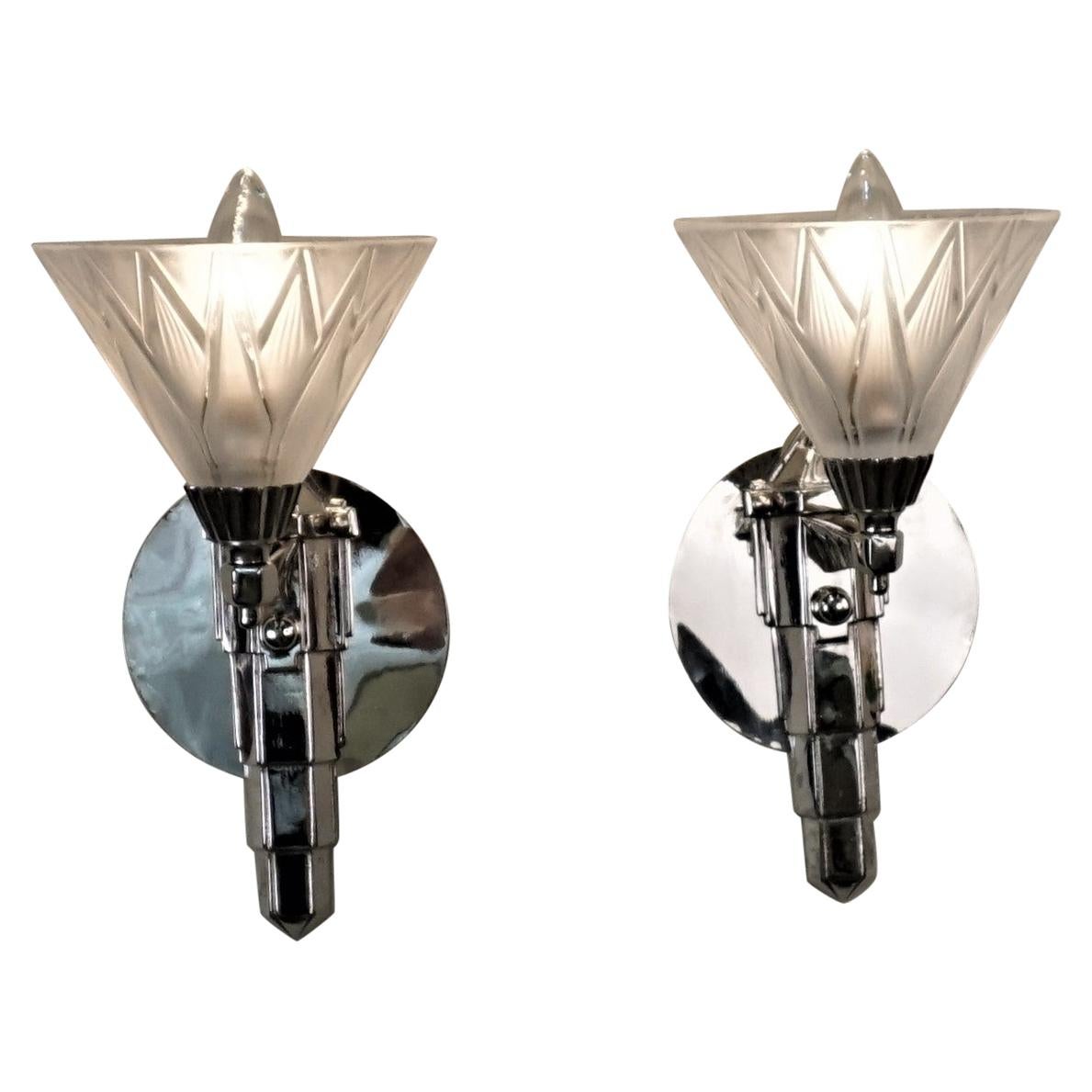 Paire d
Appliques Murales Art Déco en Verre P.D
Avesn