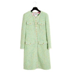 PE1997 Chanel FR40 Mantel und Kleid aus Tweed in Grün aus Seide F/S 1997 Ensemble US10 