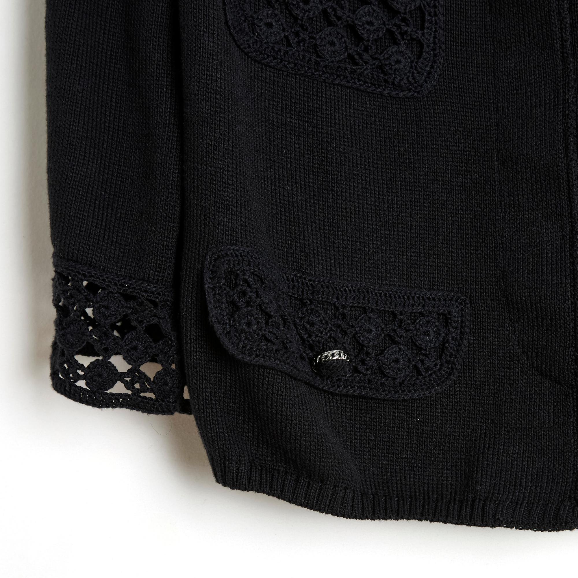 PE2006 Chanel Cardigan US10 Cardigan en coton crocheté noir SS2006 Bon état - En vente à PARIS, FR