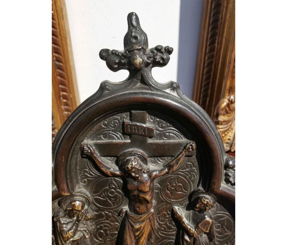 Peace Depicting the Crucifixion in Dark Patina Bronze 18th Century For Sale 1