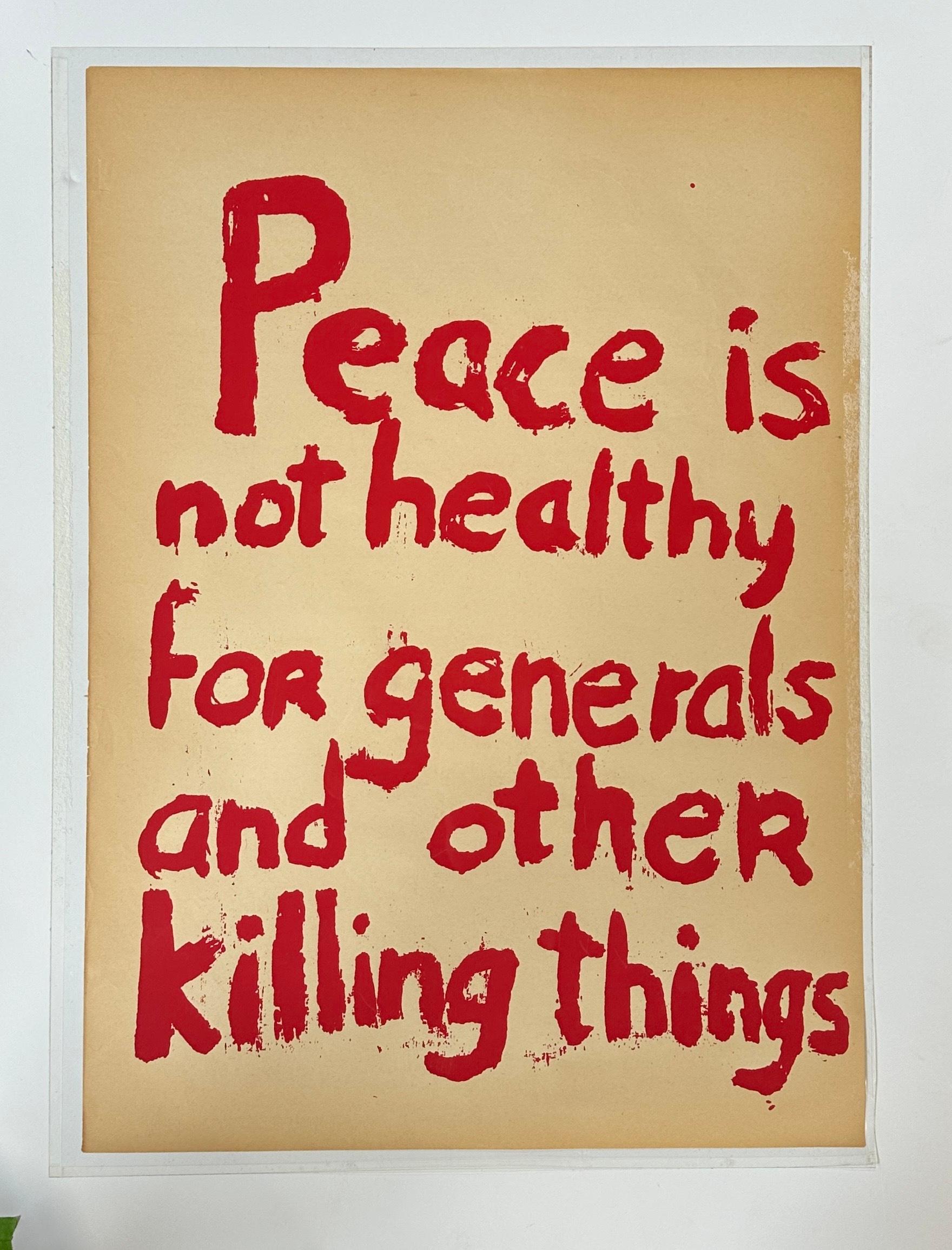 Questo poster di grande impatto è stato creato nel 1968 dagli studenti della Rhode Island School of Design (RISD) come parte di una serie più ampia di opere contro la guerra prodotte durante il periodo della guerra del Vietnam. Molti di questi