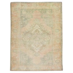 Türkischer Vintage-Teppich in Pfirsich & Beige 4'1" x 5'6"