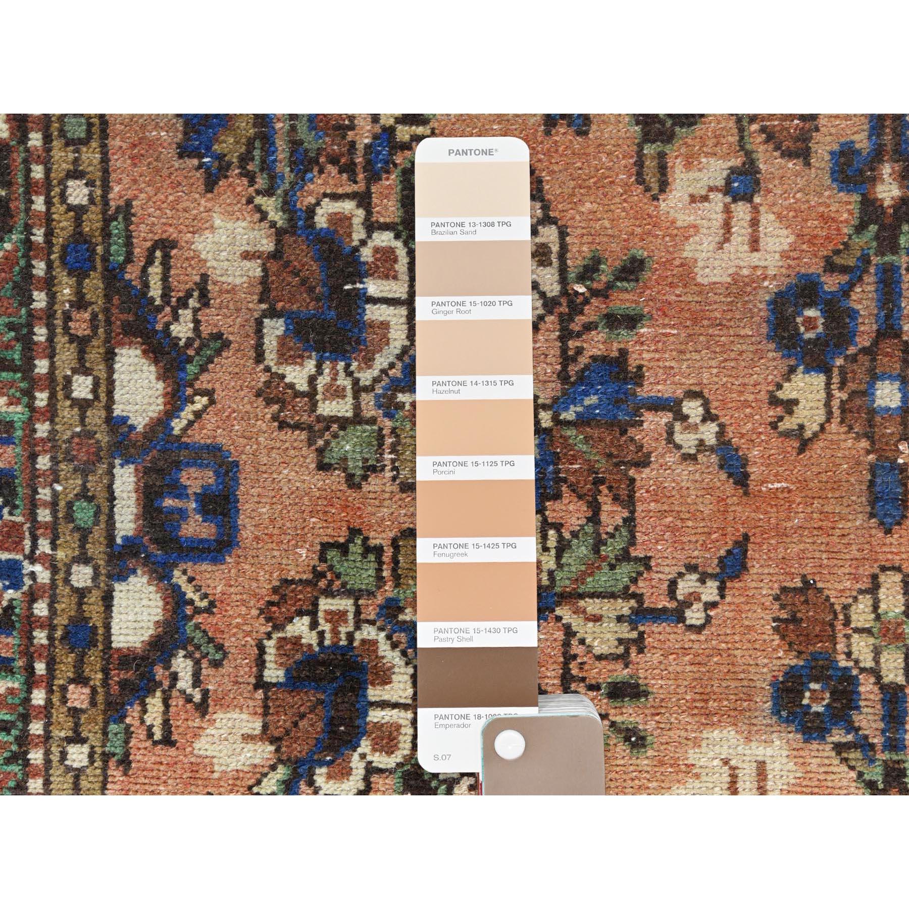 Rosa Pfirsichfarbener, handgeknüpfter persischer Lilahan-Teppich aus Wolle im Used-Look (Mittelalterlich) im Angebot
