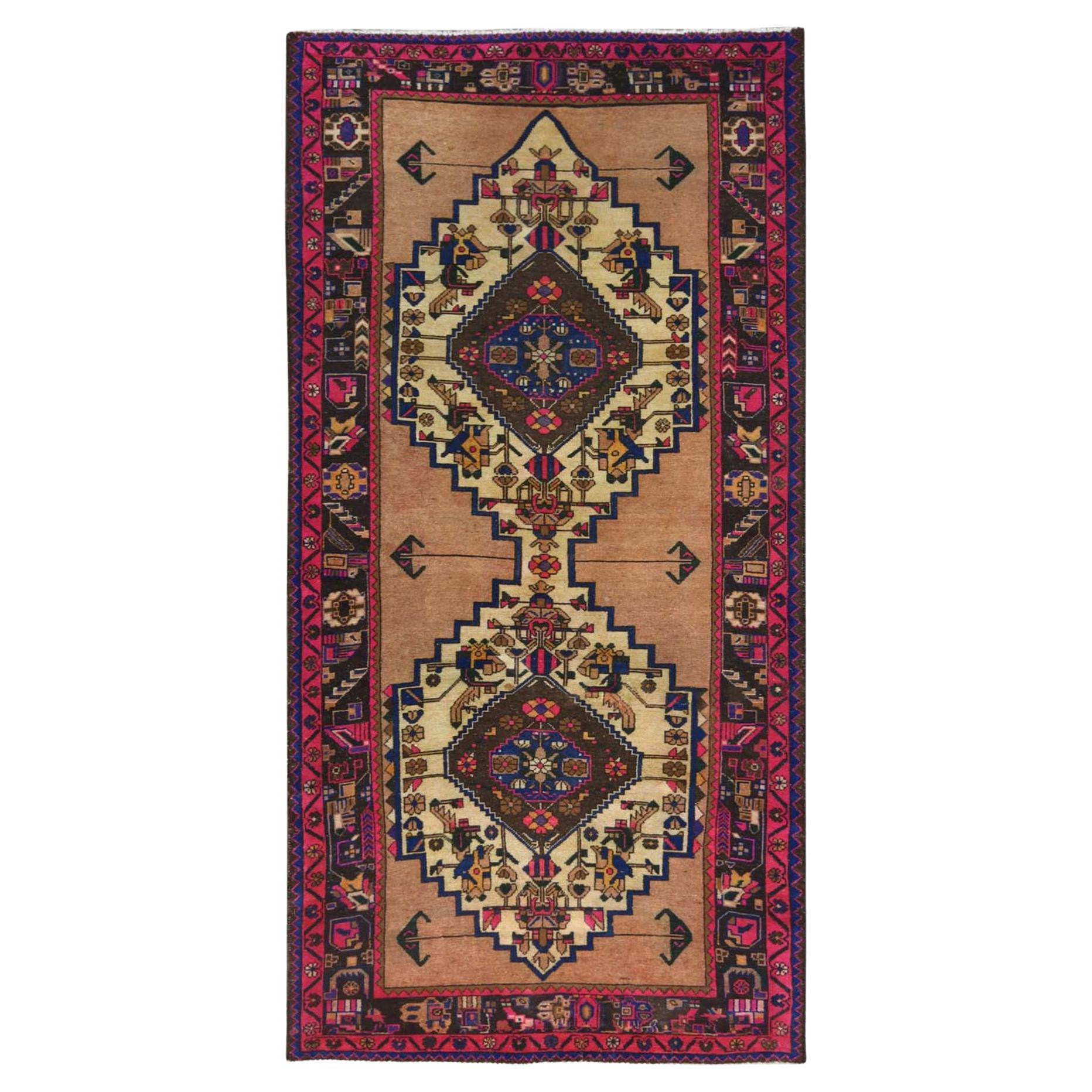 Pfirsichfarbener Vintage Persischer Nahavand Handgeknüpfter Nahavand Teppich aus getragener Wolle im Distressed-Look