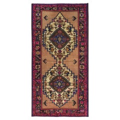 Pfirsichfarbener Vintage Persischer Nahavand Handgeknüpfter Nahavand Teppich aus getragener Wolle im Distressed-Look