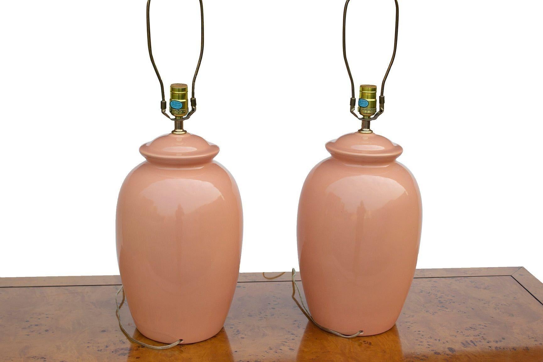 Postmoderne Lampes de table en céramique Peach Ginger Jar en vente