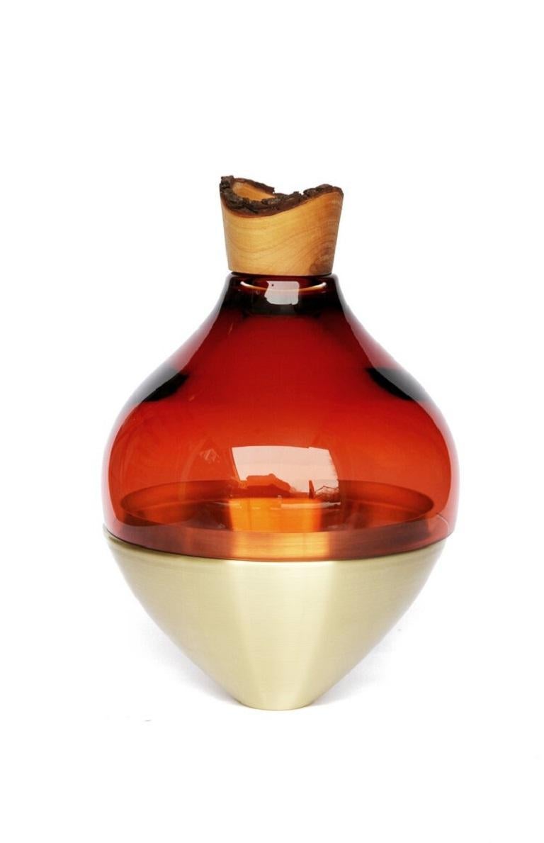 Pêche India Vessel II, Pia Wüstenberg
Dimensions : D 20 x H 38
Matériaux : verre, bois, métal
Disponible dans d'autres métaux : laiton, cuivre

Fabriqué à la main en Europe, par des artisans individuels : verre soufflé à la main (République