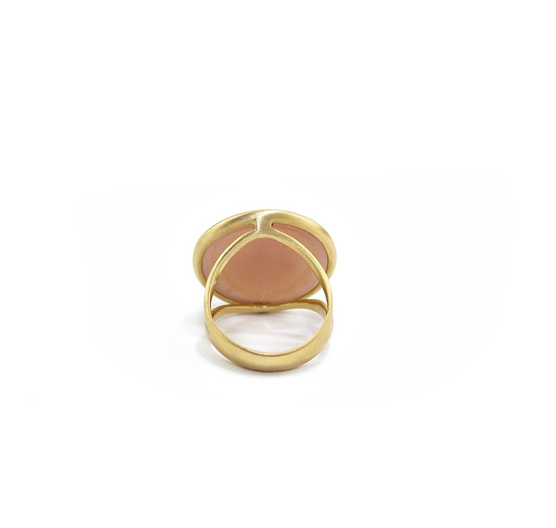 Artisan Peach Moonstone 18 Karat Gold Cocktail Ring For Sale
