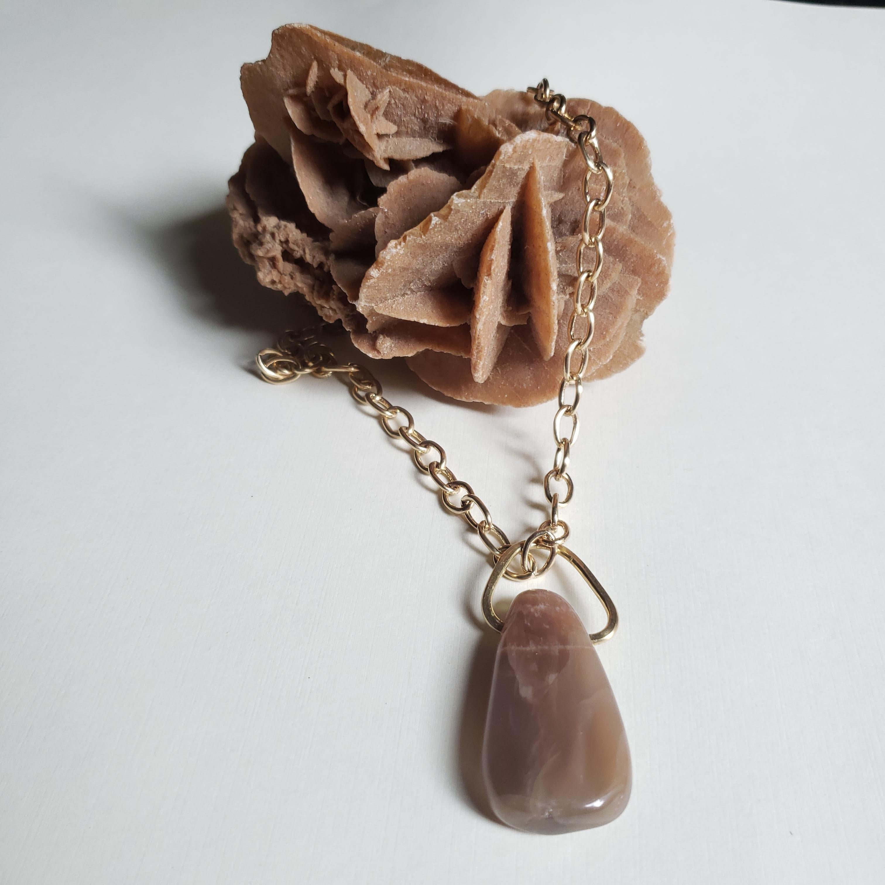 Peach Moonstone and Gold Hued Brass Chain Chakra Love Necklace In New Condition For Sale In Northglenn, CO