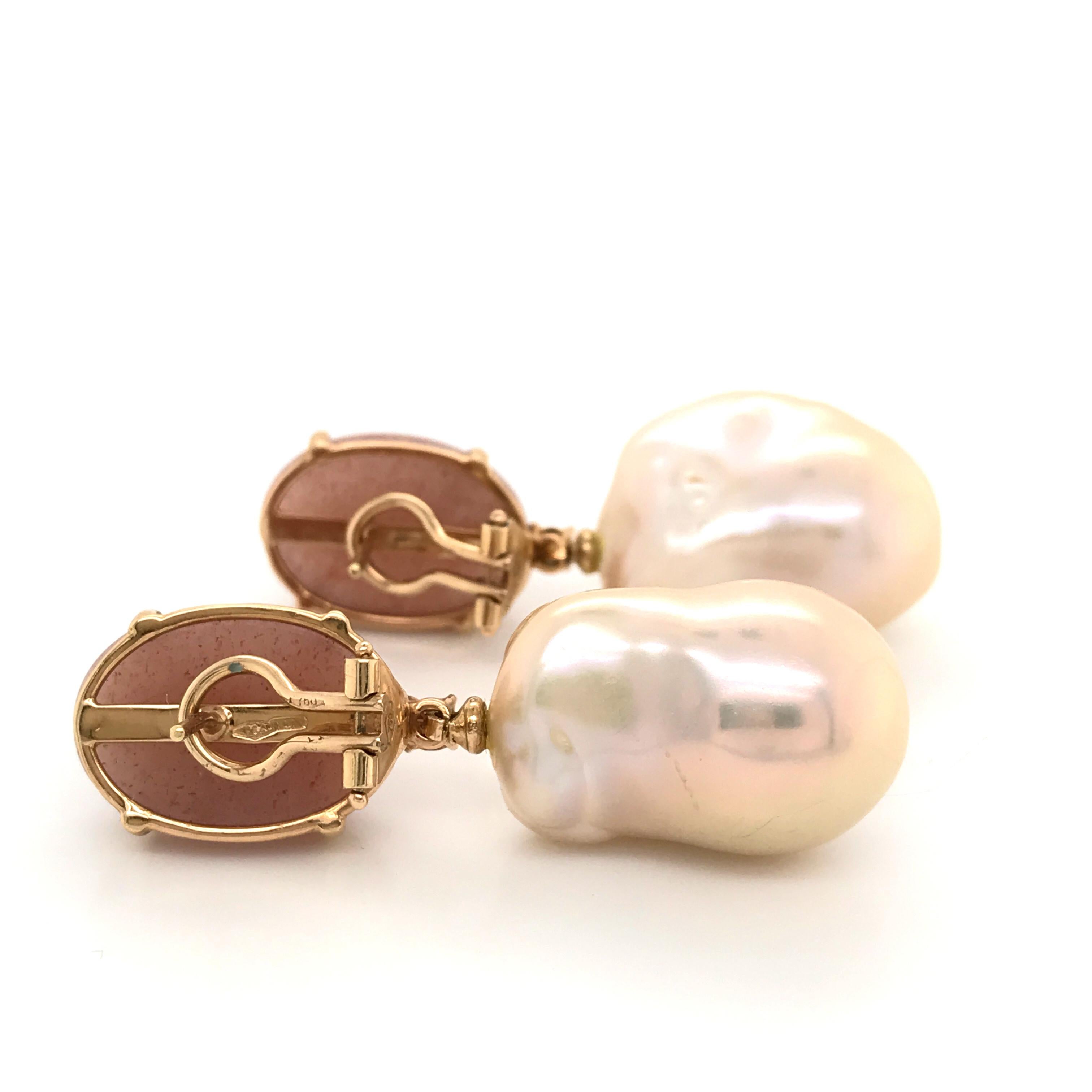 Peach Moonstone Baroque Pearls and Brown Diamonds on Yellow Gold Earrings In New Condition In Vannes, FR