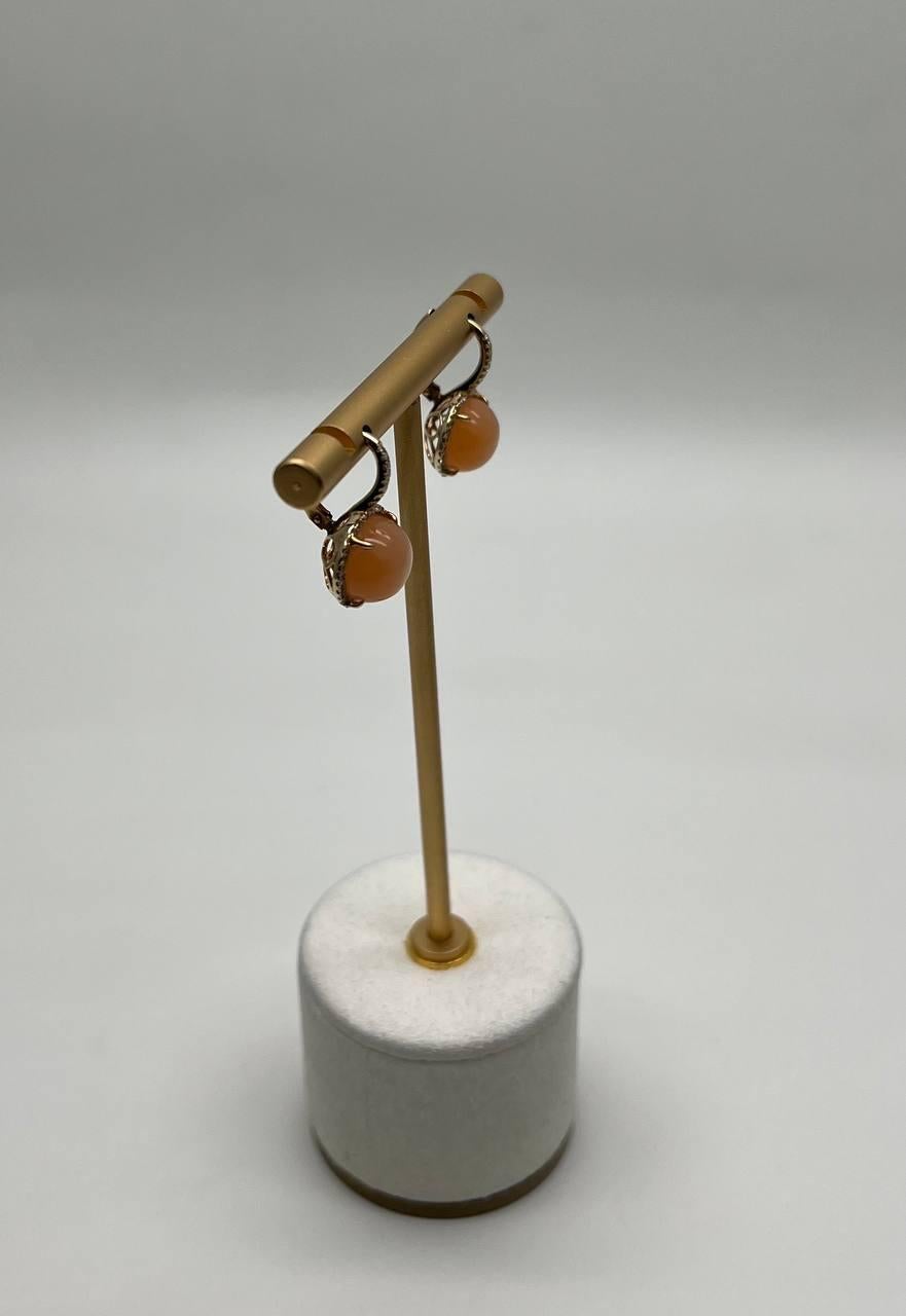 Pendientes de gota de oro amarillo de 14 quilates con halo de diamantes de piedra lunar naranja melocotón en venta 5