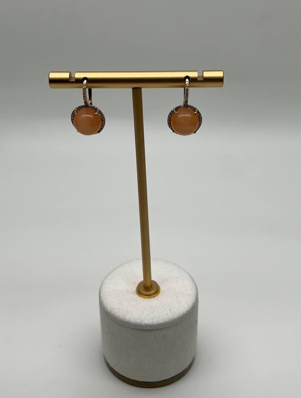 Pendientes de gota de oro amarillo de 14 quilates con halo de diamantes de piedra lunar naranja melocotón en venta 2
