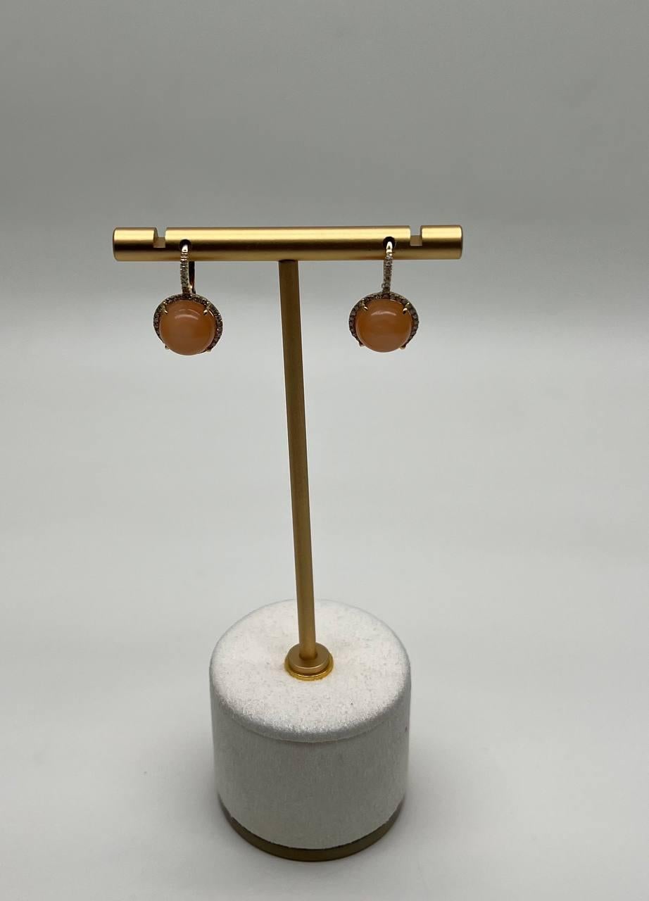 Pendientes de gota de oro amarillo de 14 quilates con halo de diamantes de piedra lunar naranja melocotón en venta 3