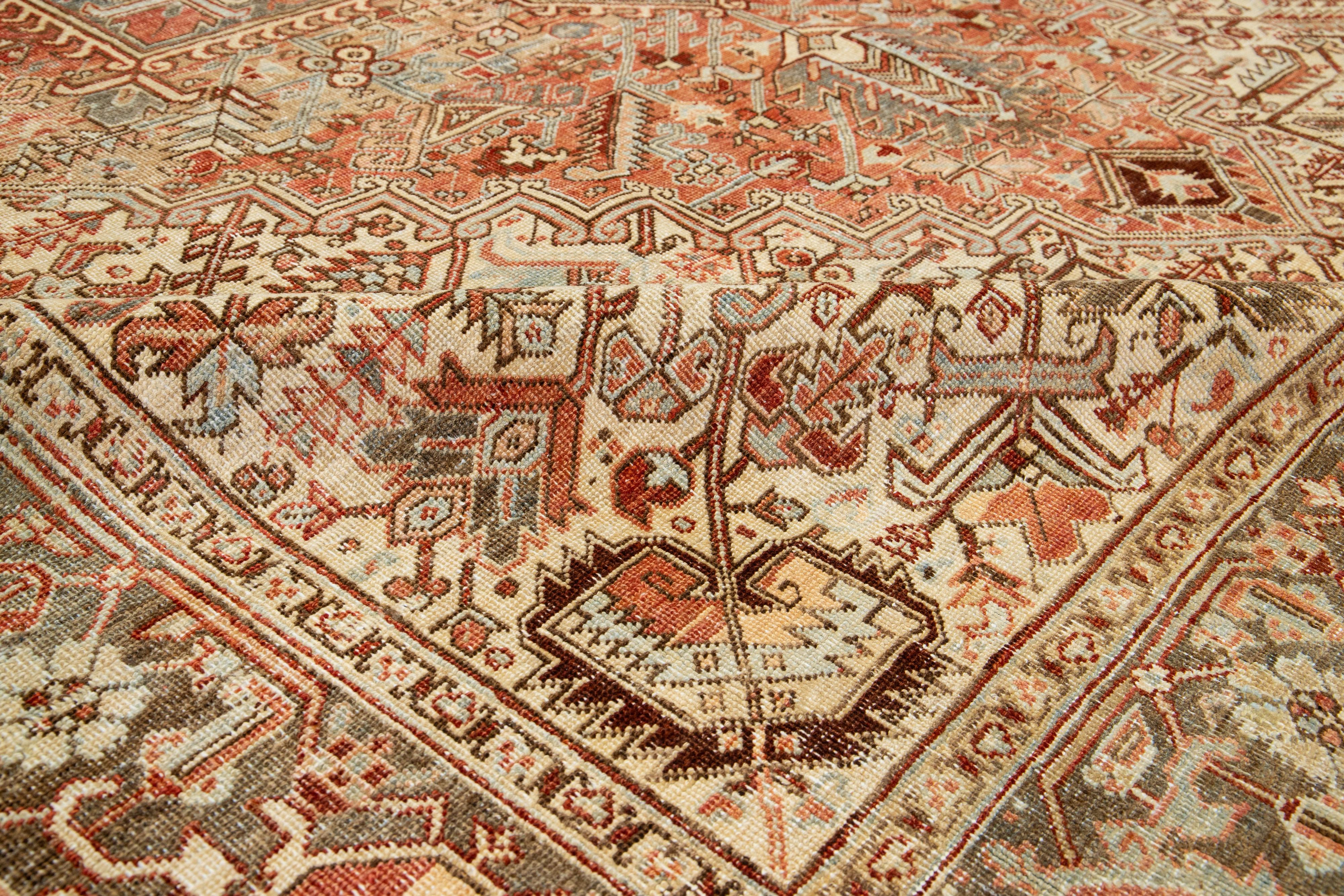 Pfirsich Persisch Heriz Antike Wolle Teppich mit einem Medaillon-Motiv aus den 1920er Jahren im Angebot 2