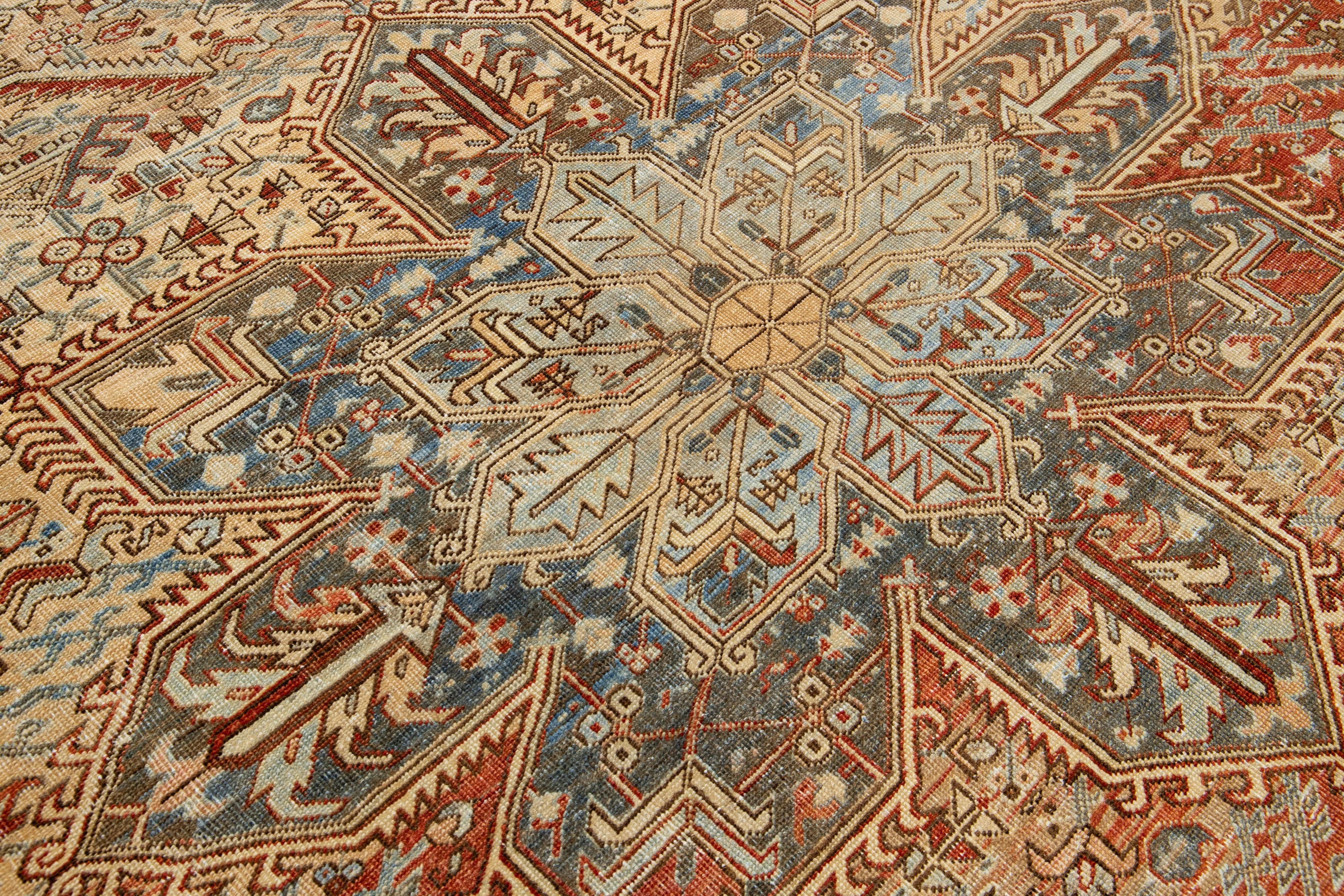 Pfirsich Persisch Heriz Antike Wolle Teppich mit einem Medaillon-Motiv aus den 1920er Jahren im Angebot 3
