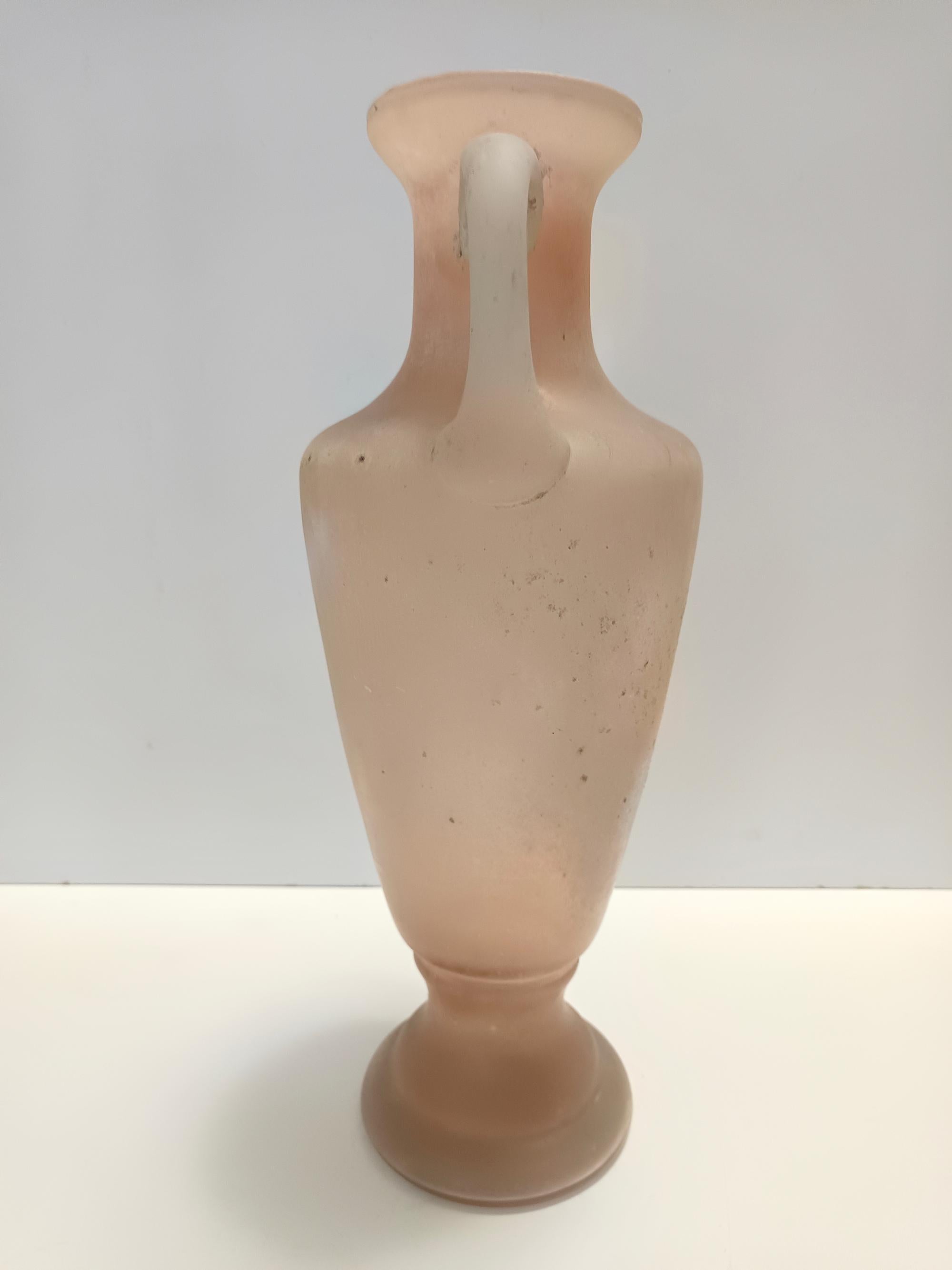Vaso ad anfora in vetro Scavo rosa pesca e bianco, attribuito a Seguso, Italia In condizioni ottime in vendita a Bresso, Lombardy