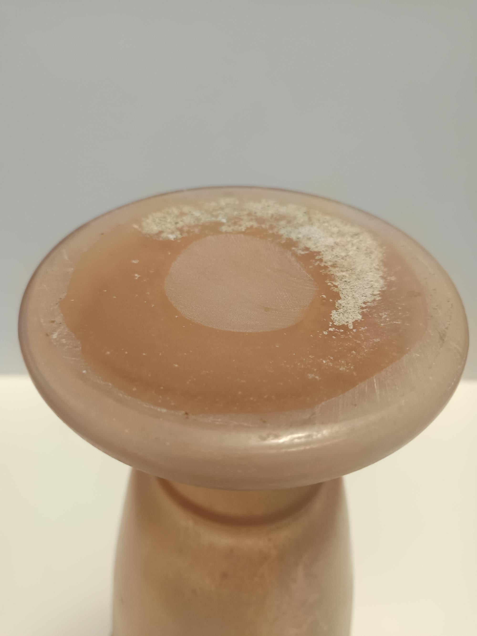 Vetro di Murano Vaso ad anfora in vetro Scavo rosa pesca e bianco, attribuito a Seguso, Italia in vendita