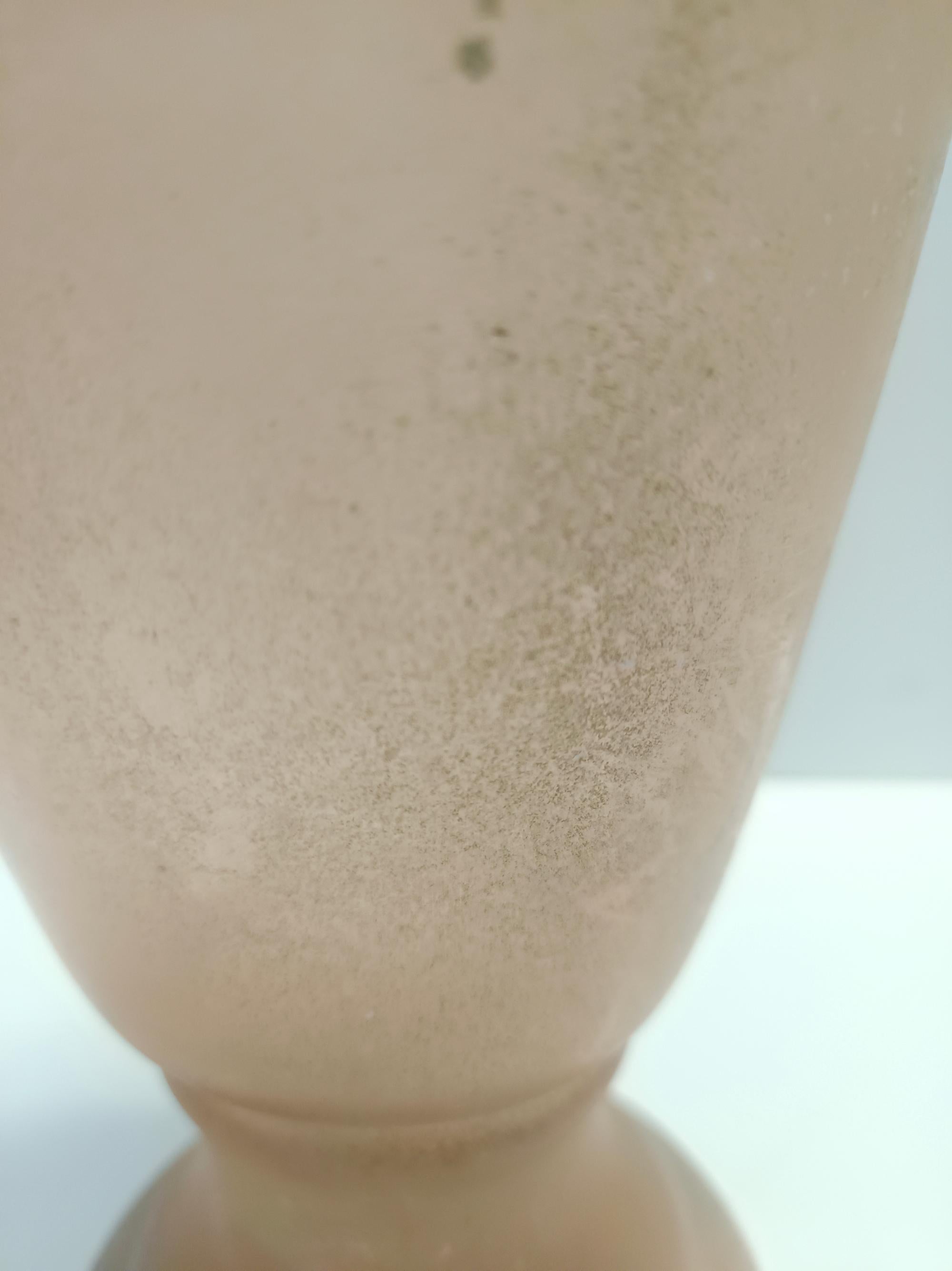 Vaso ad anfora in vetro Scavo rosa pesca e bianco, attribuito a Seguso, Italia in vendita 1