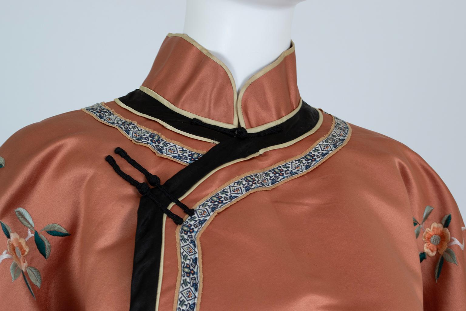 Women's or Men's Peach Silk Blossom Butterfly Embroidered Cheongsam Tang Hanfu Jacket – M, 1950s For Sale