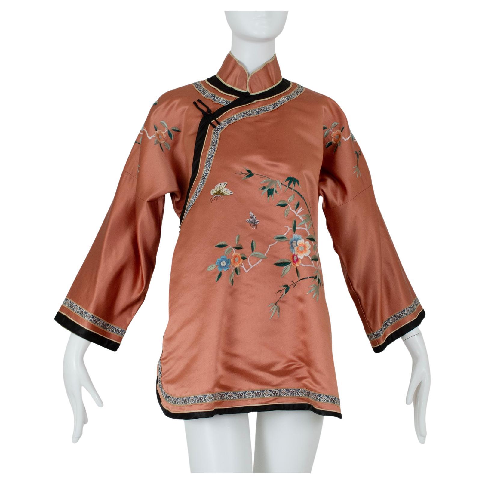 Peach Silk Blossom Butterfly Embroidered Cheongsam Tang Hanfu Jacket – M, 1950s For Sale